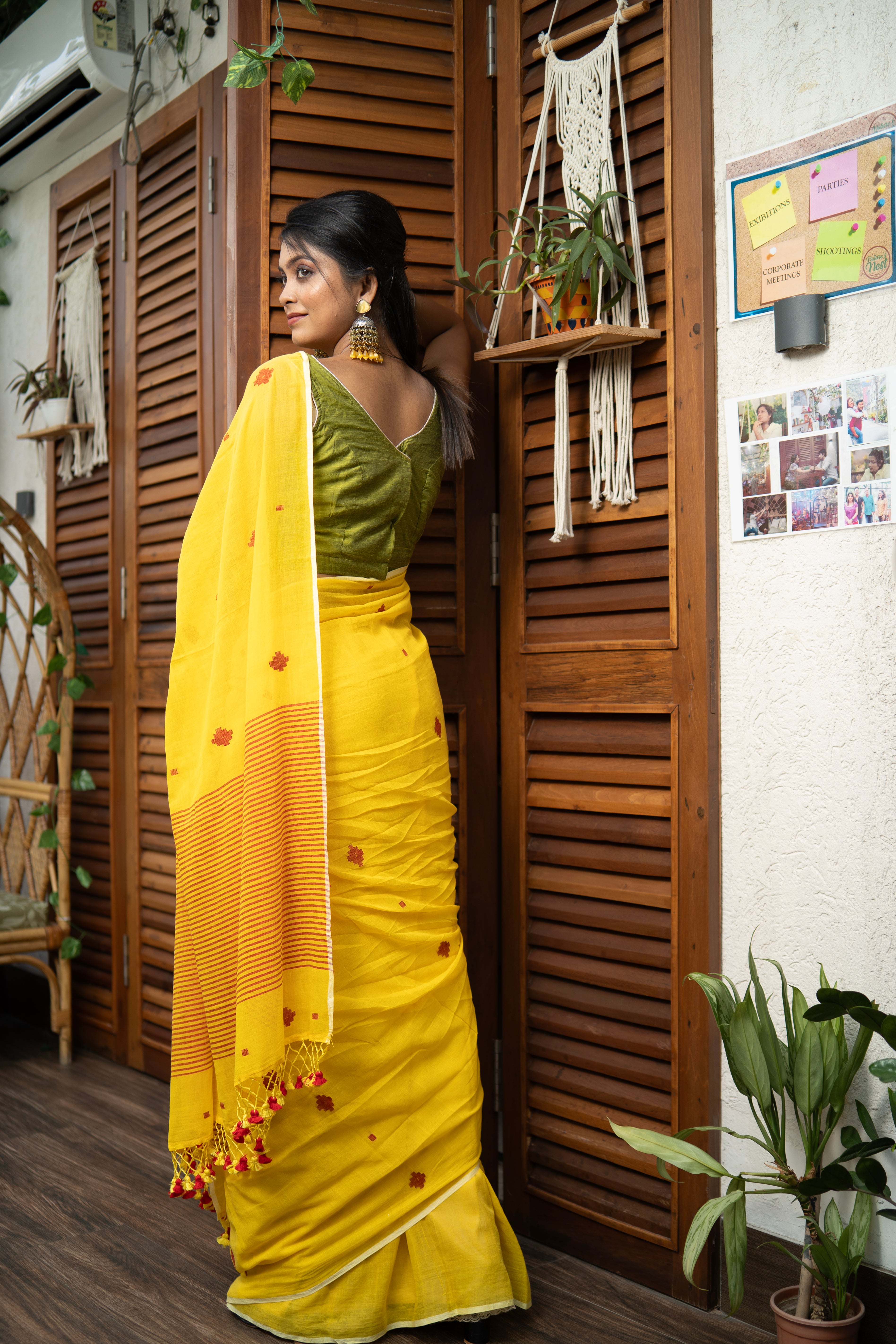 Yellow Hand Weaving Mul Mul Cotton Saree without blouse piece