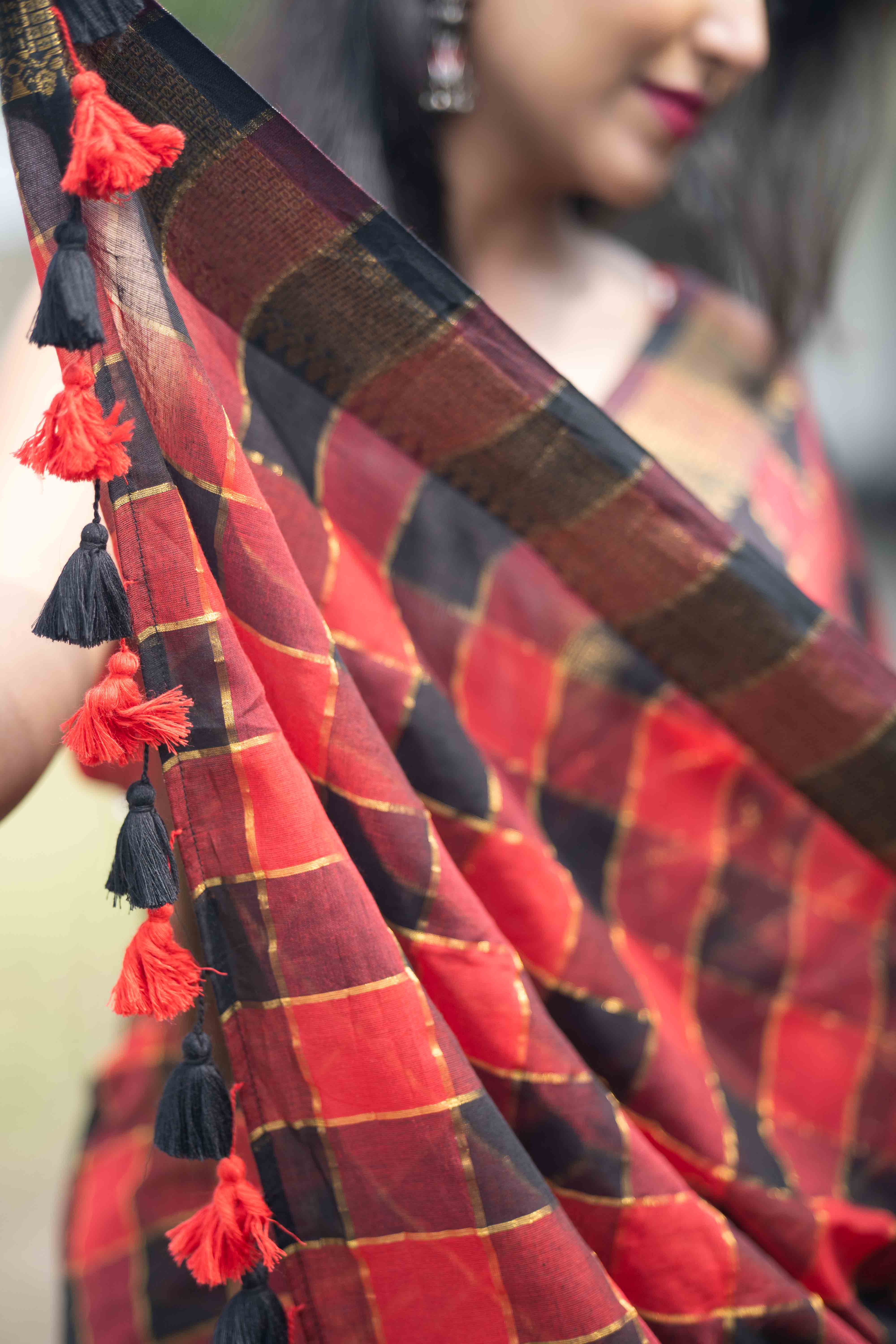Red & Black Box Check Mulmul Cotton Saree – Golden Zari