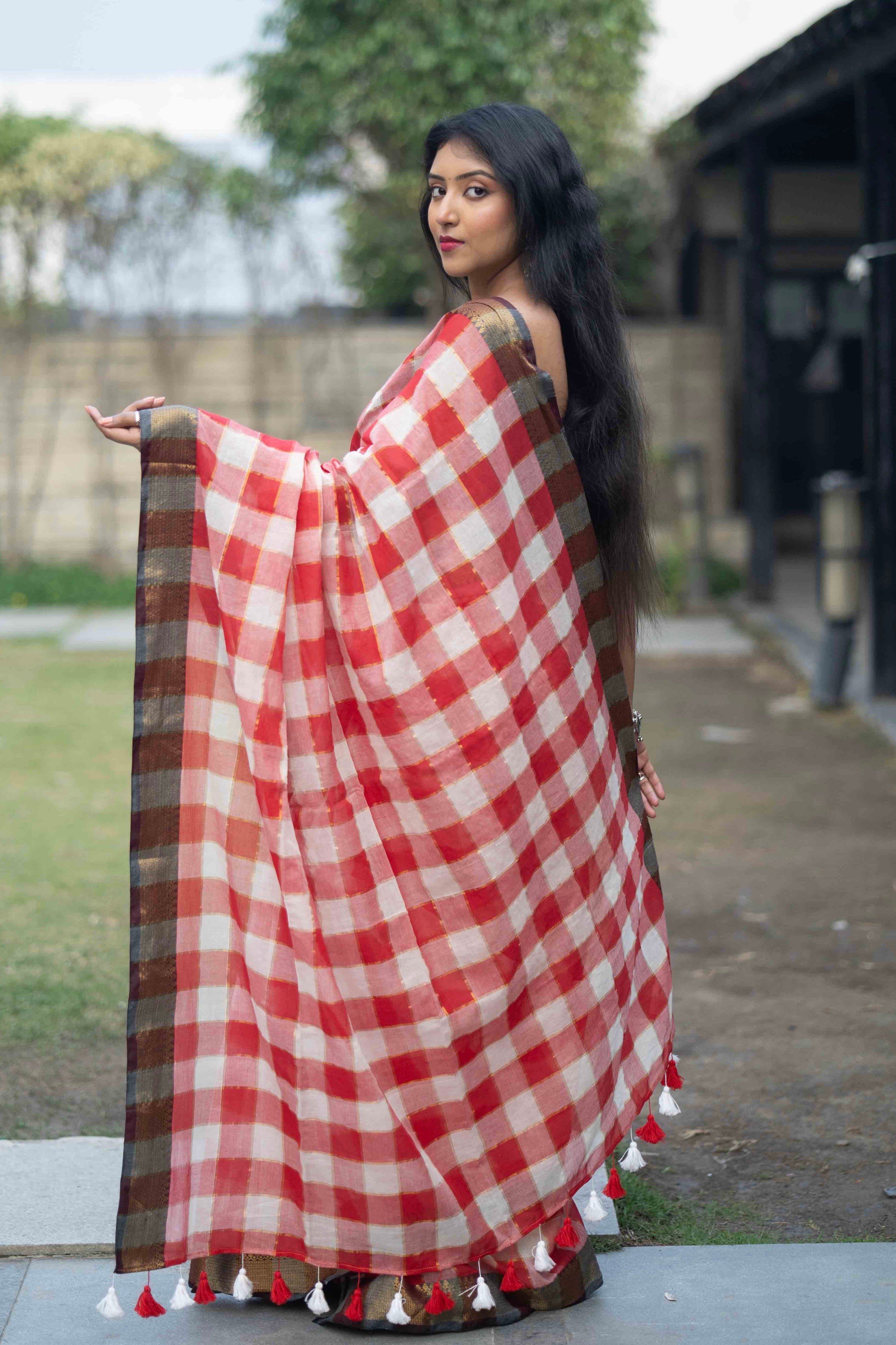 Red&White Box Check Mulmul Cotton Saree – Golden Zari