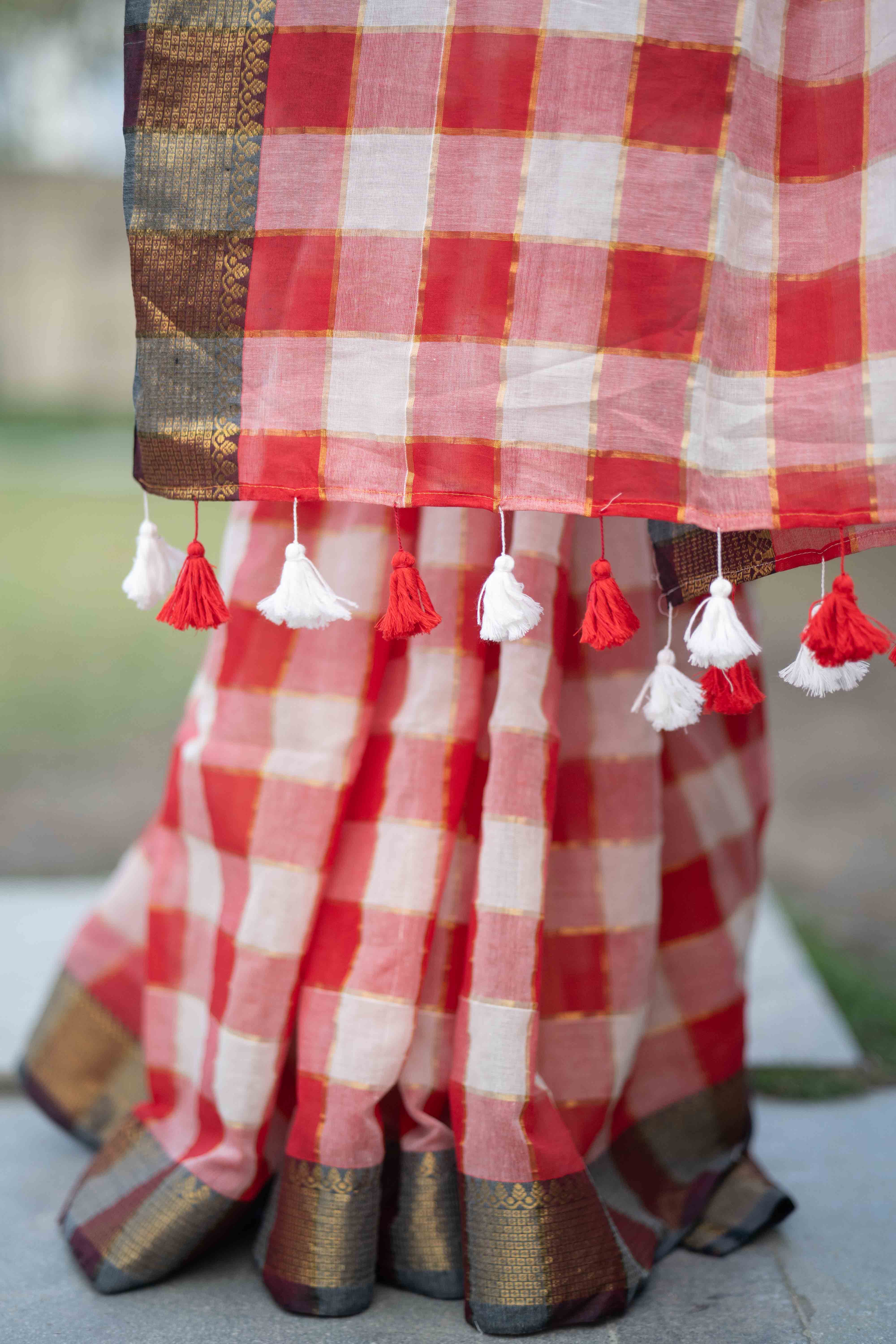 Red&White Box Check Mulmul Cotton Saree – Golden Zari