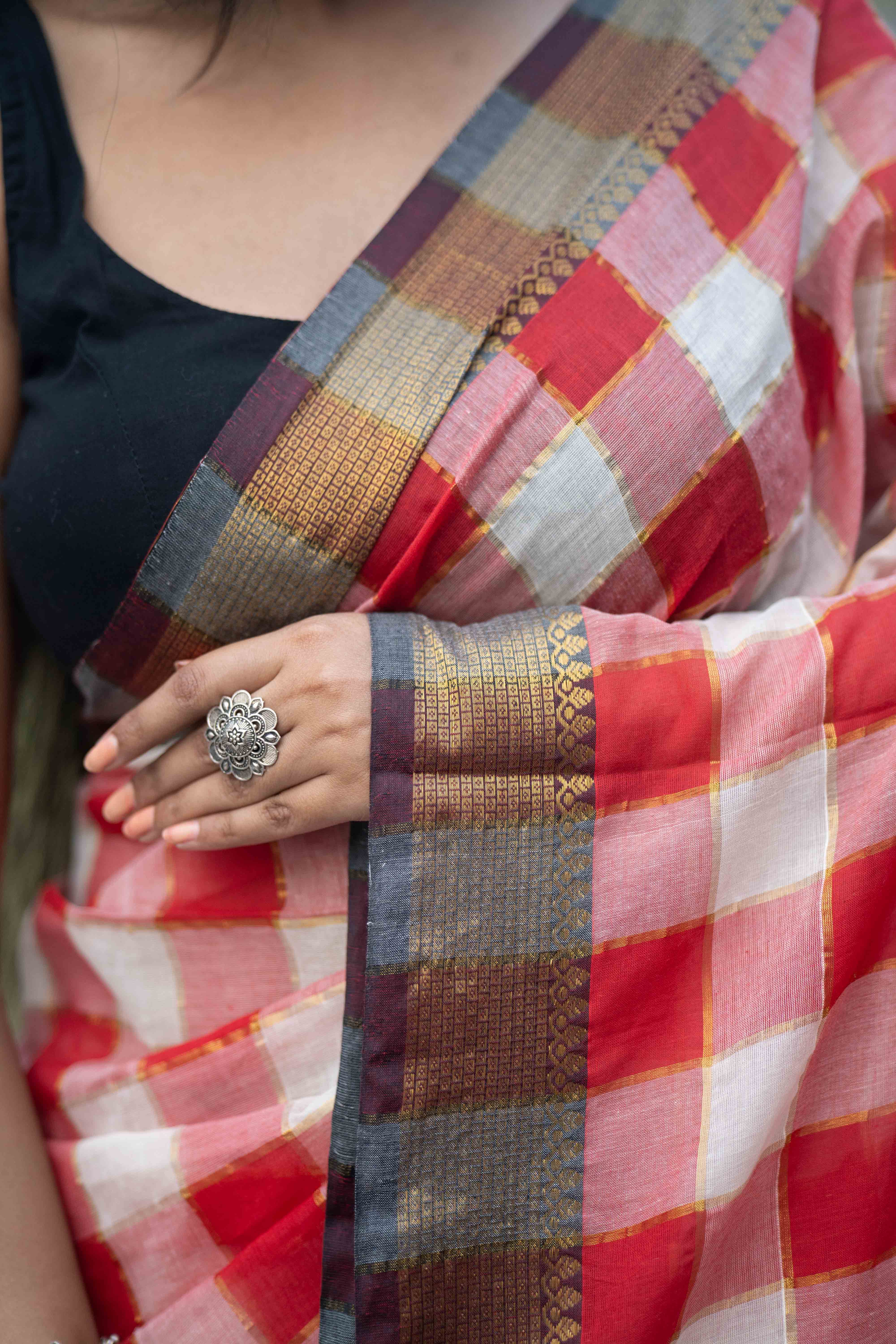 Red&White Box Check Mulmul Cotton Saree – Golden Zari