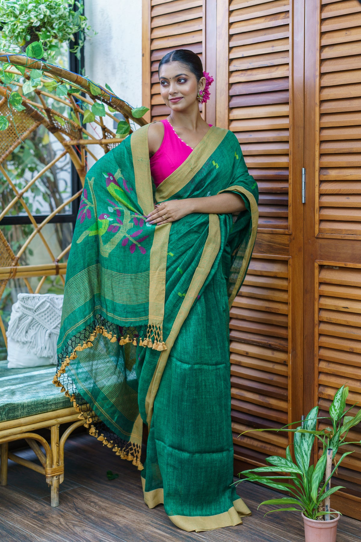 Green Birds Hand Weaving Linen Jamdani Saree with blouse piece