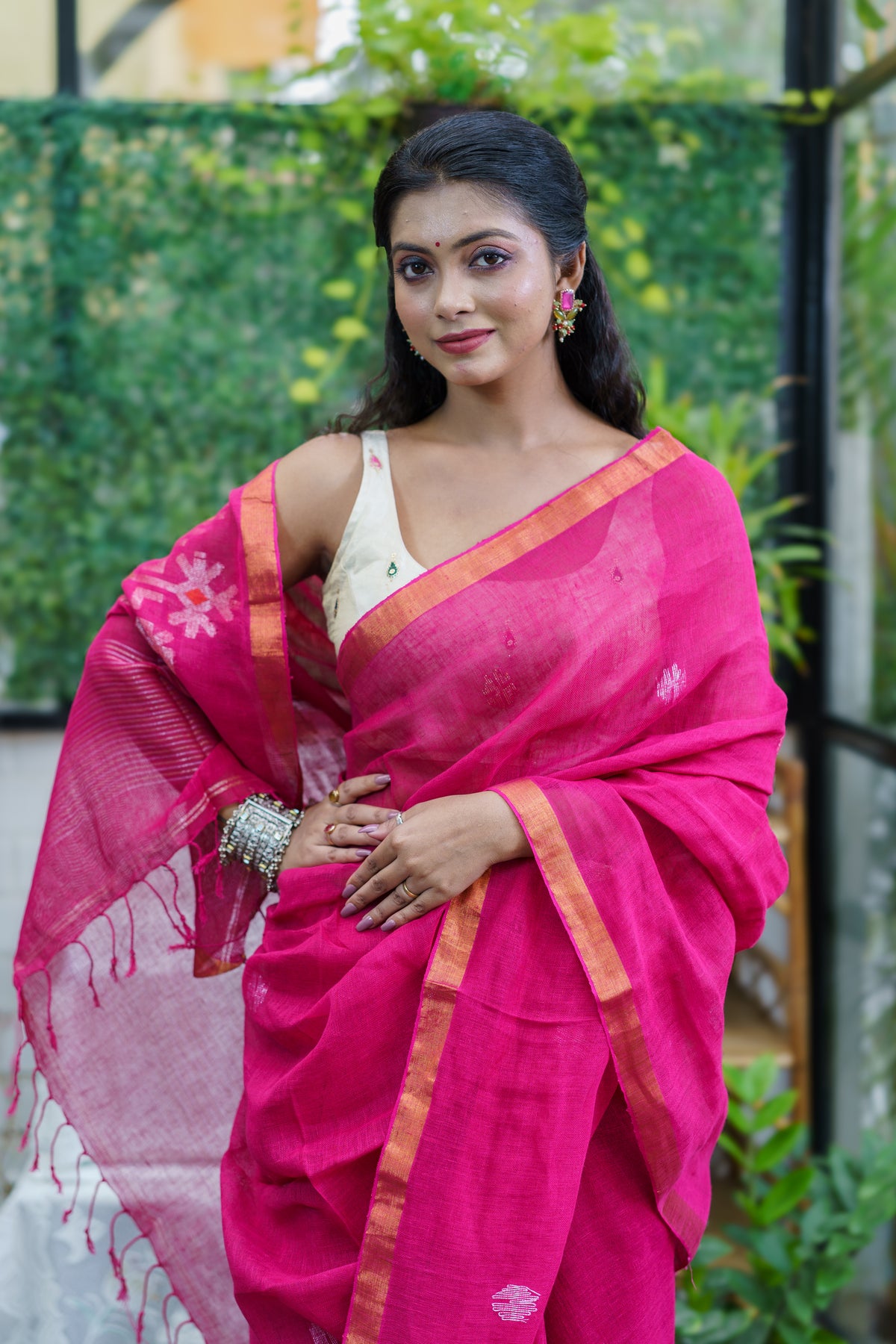 Rani Sawstik Linen Hand Woven Jamdani Saree with blouse piece