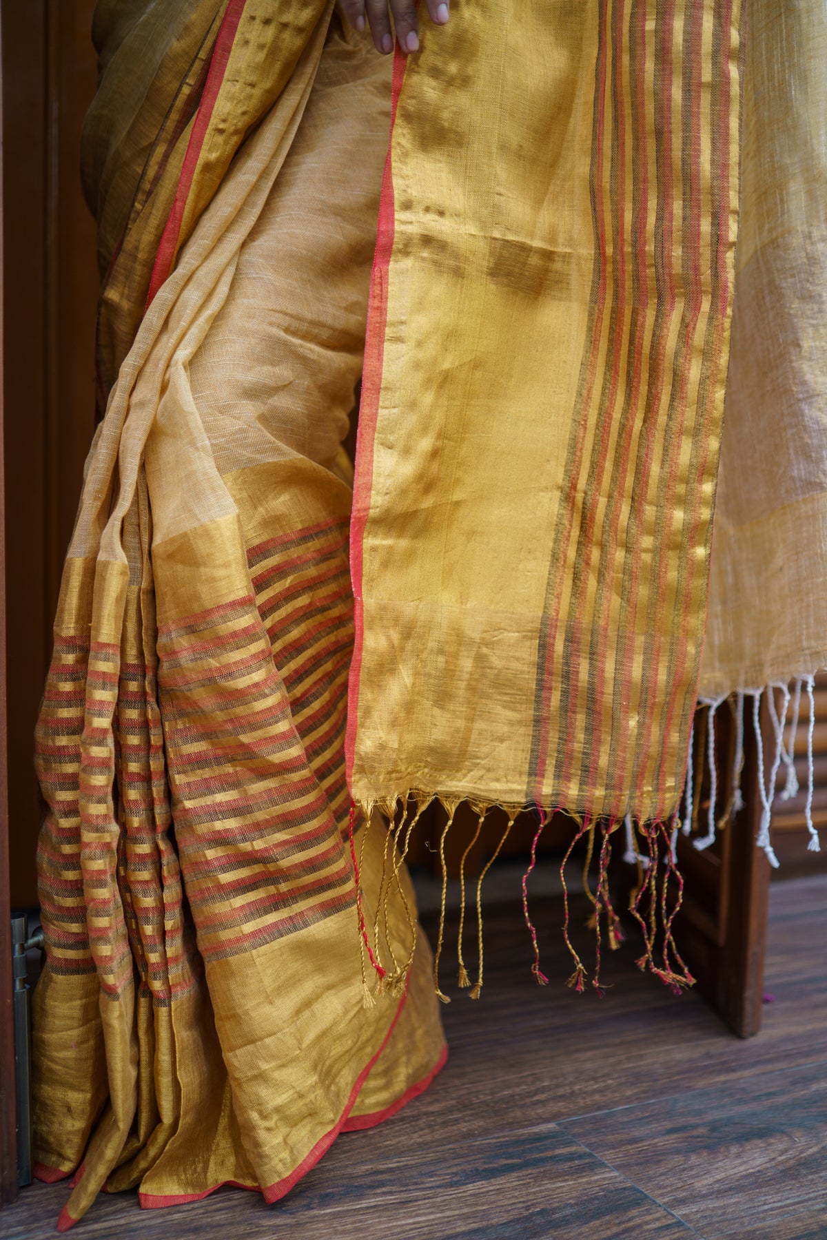 Light oak half half linen saree with blouse piece
