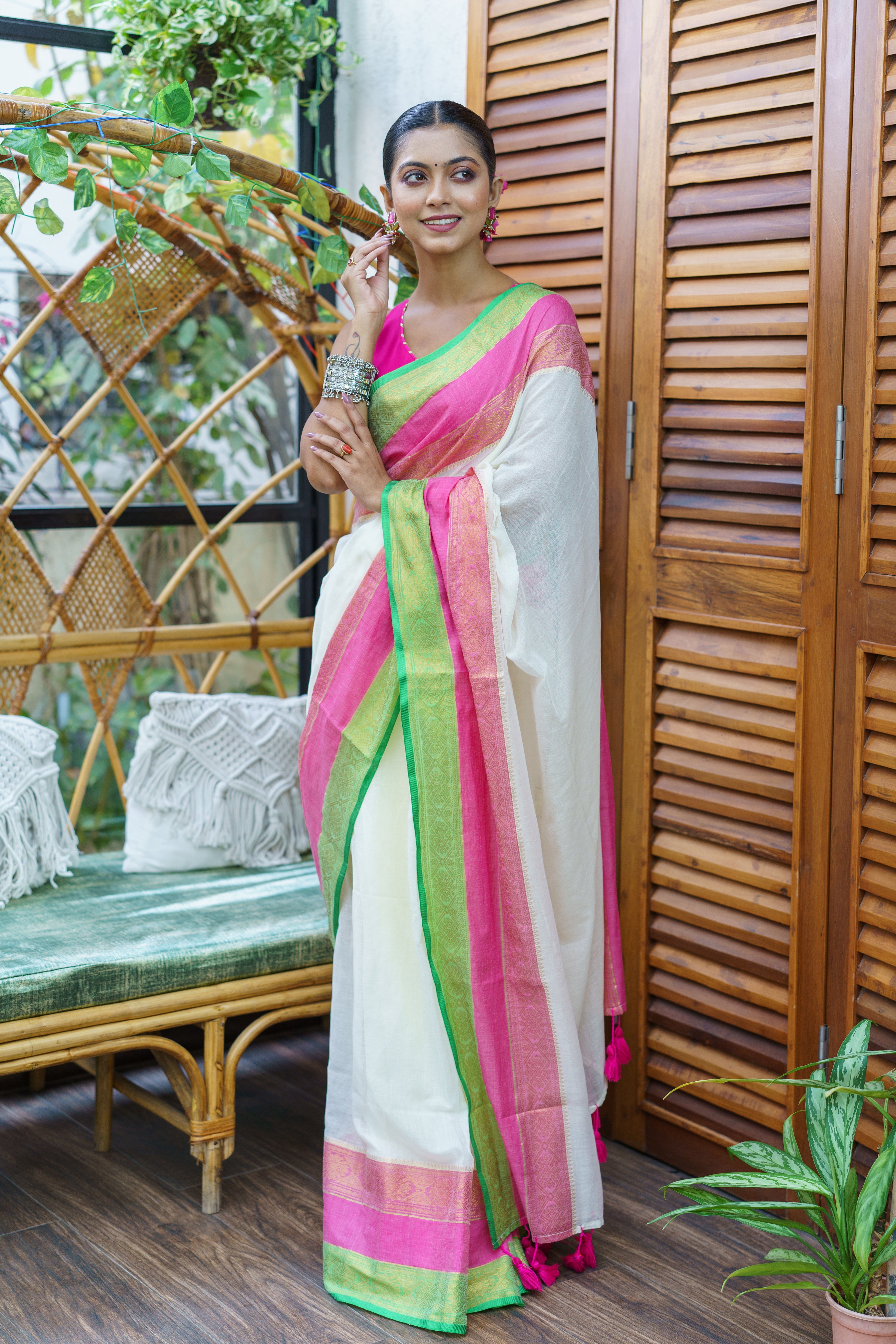 Off white jari border mulmu cotton saree with blouse piece