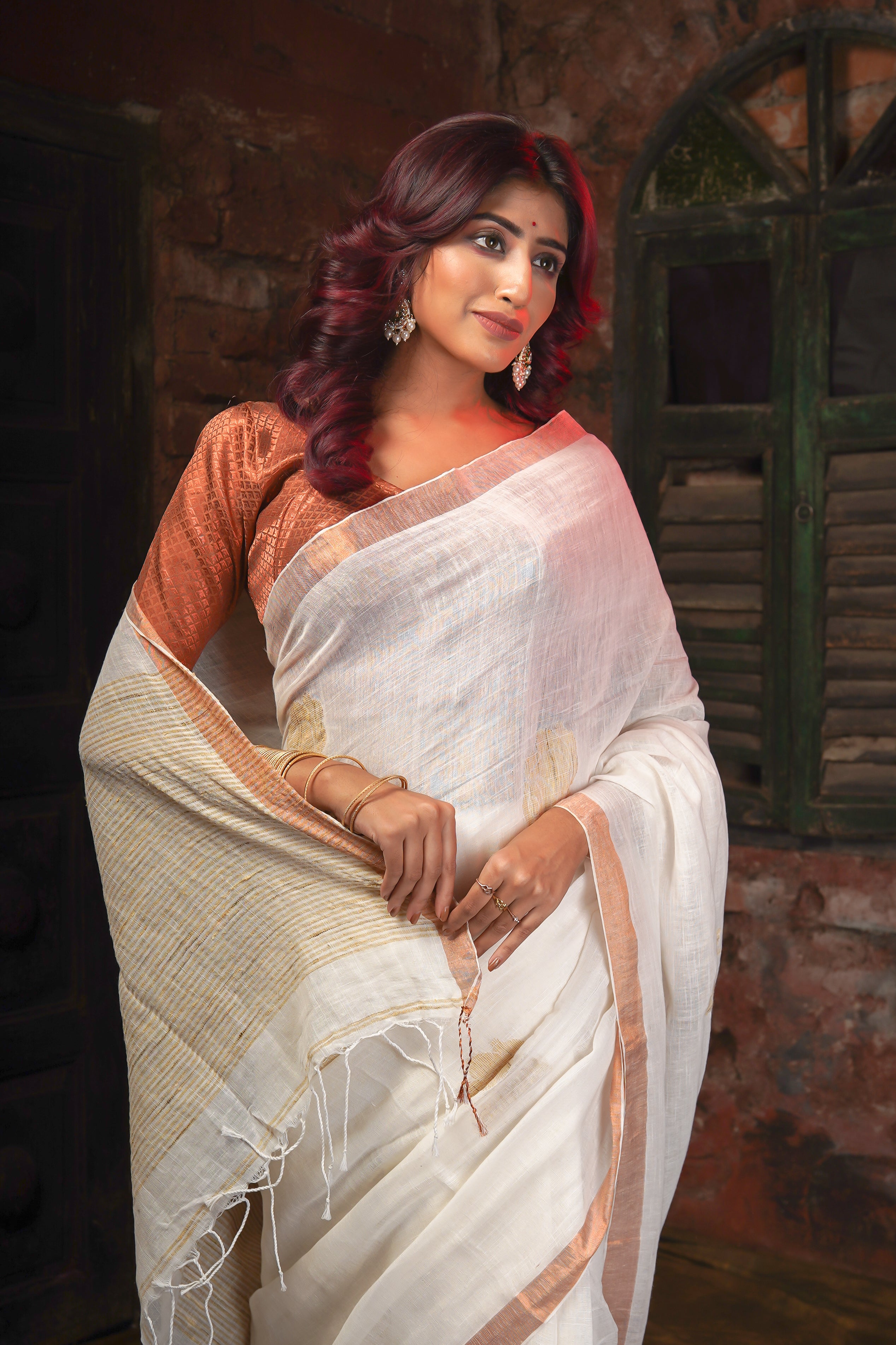 White rose weaving linen saree