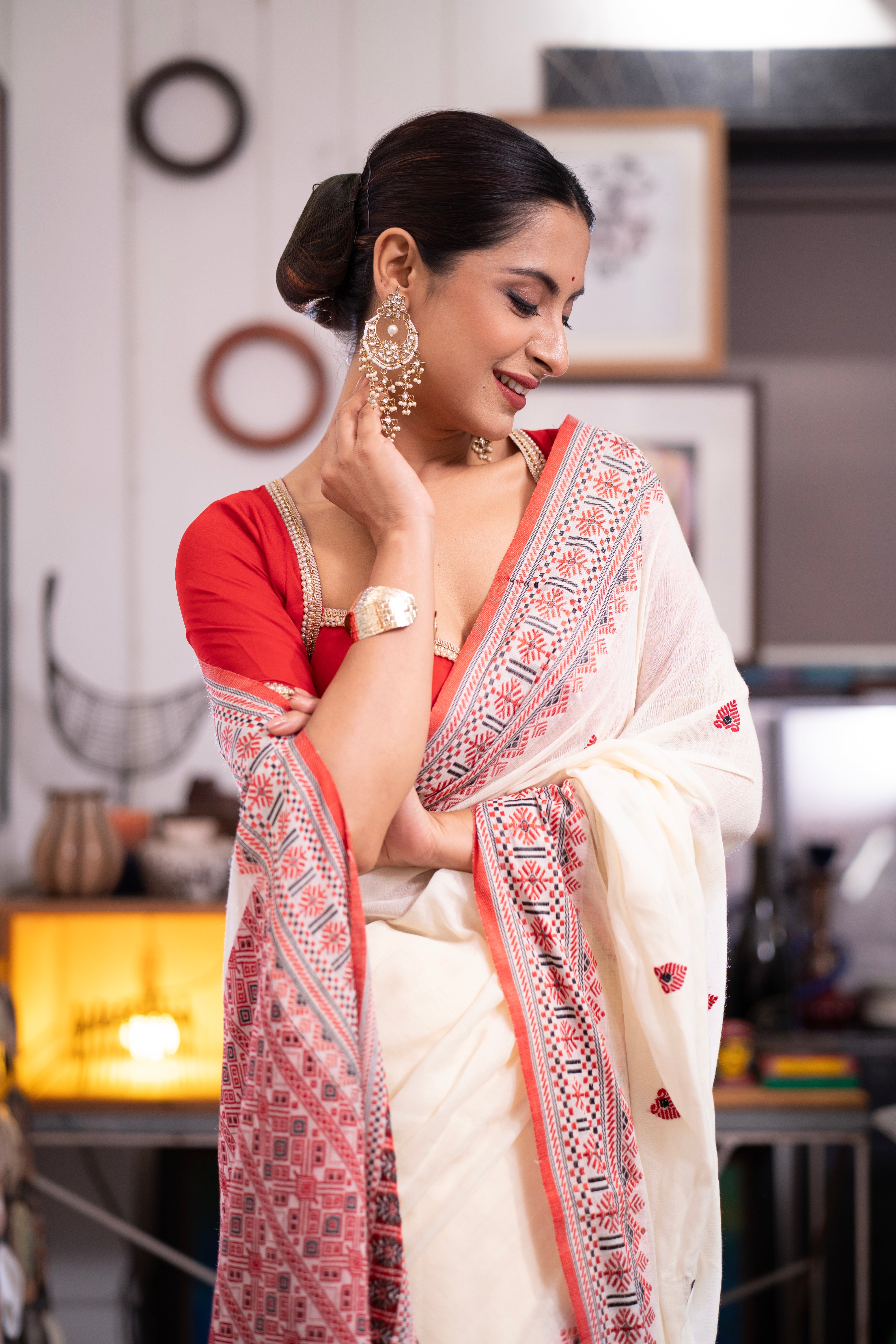 Pure Masrise Cotton Hand Weaving Buti Saree-Off White