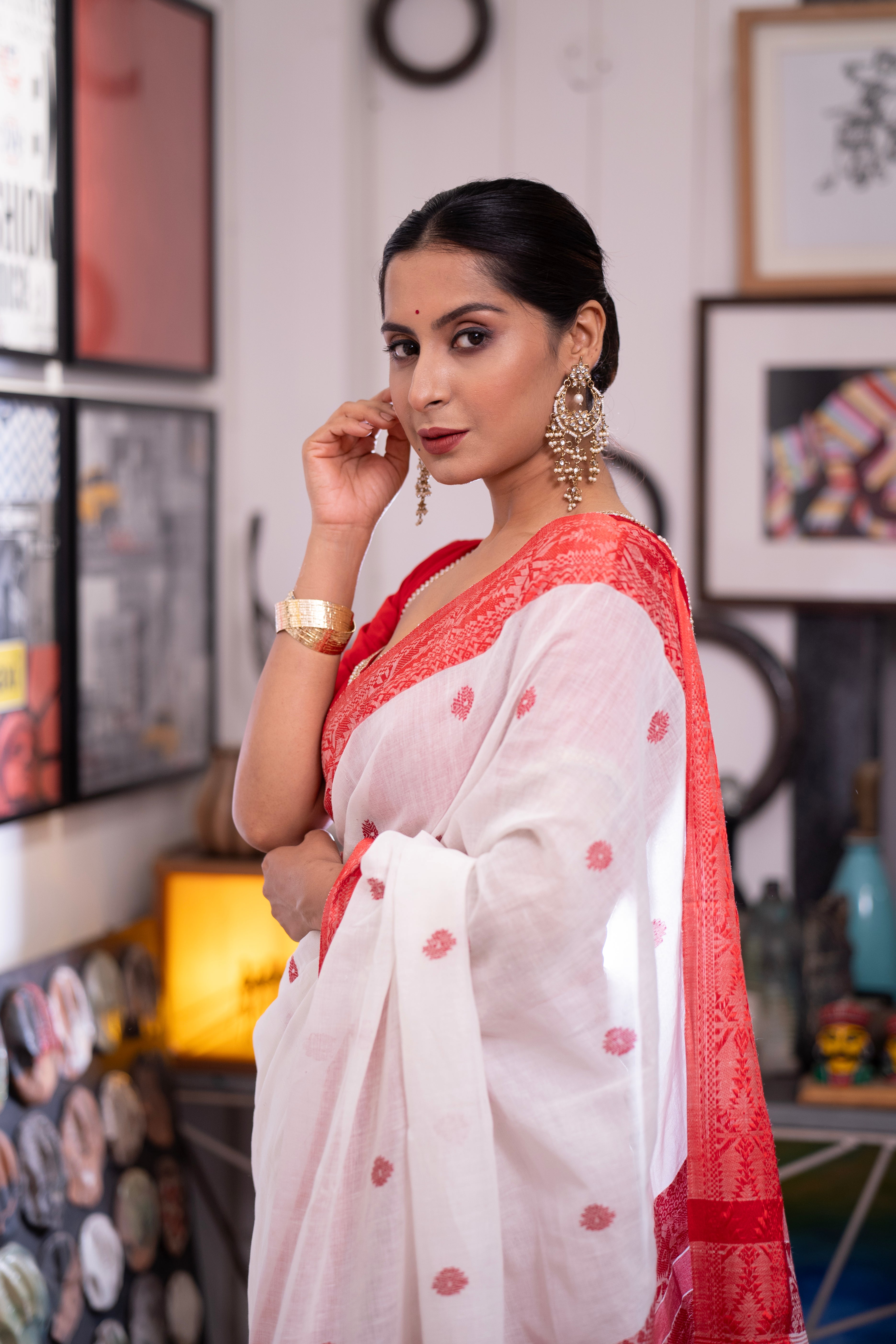 White Pure Masrise Cotton Handwoven Saree