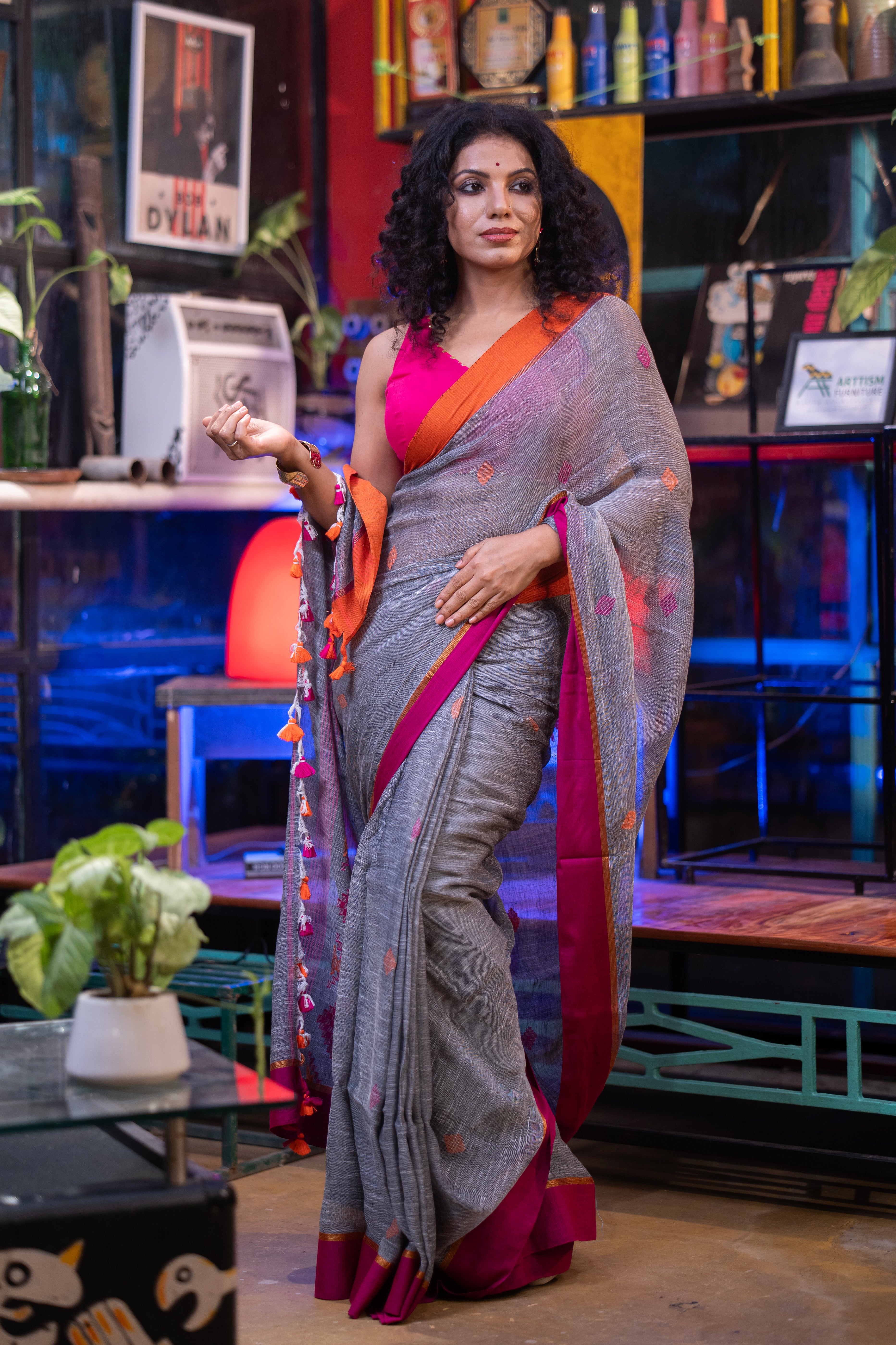 Grey Pure Linen Hand Woven Jamdani Saree