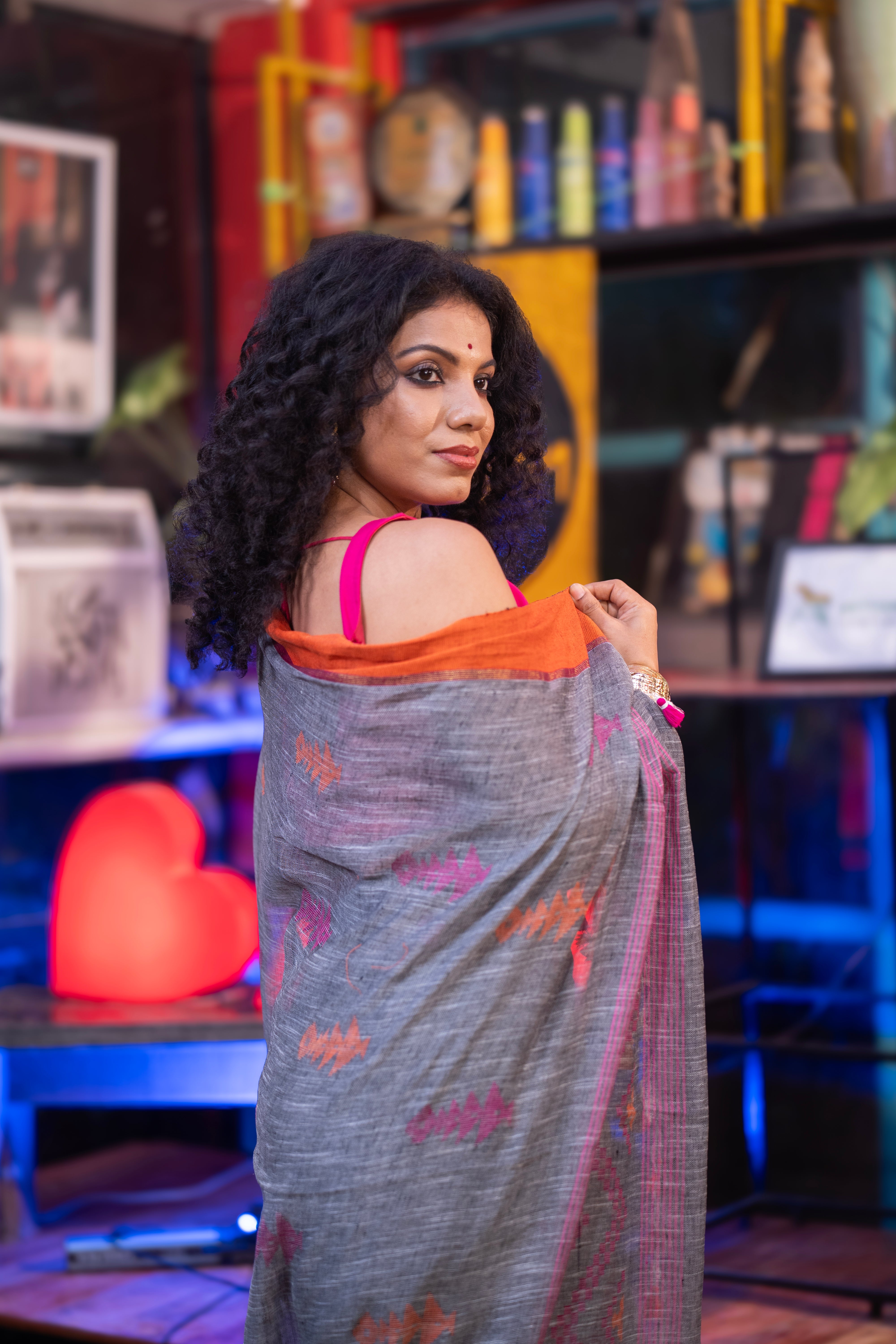 Grey Pure Linen Hand Woven Jamdani Saree