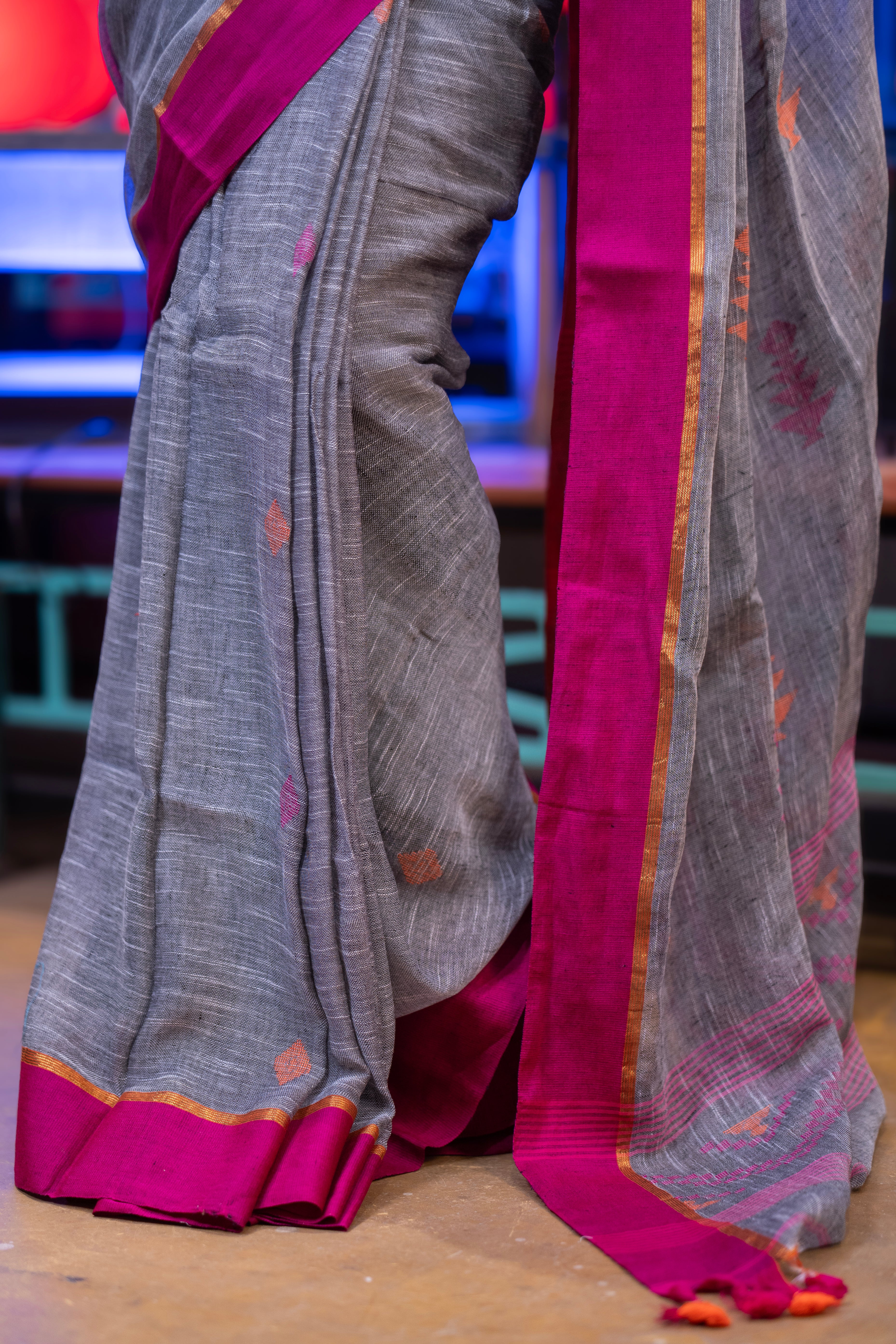 Grey Pure Linen Hand Woven Jamdani Saree
