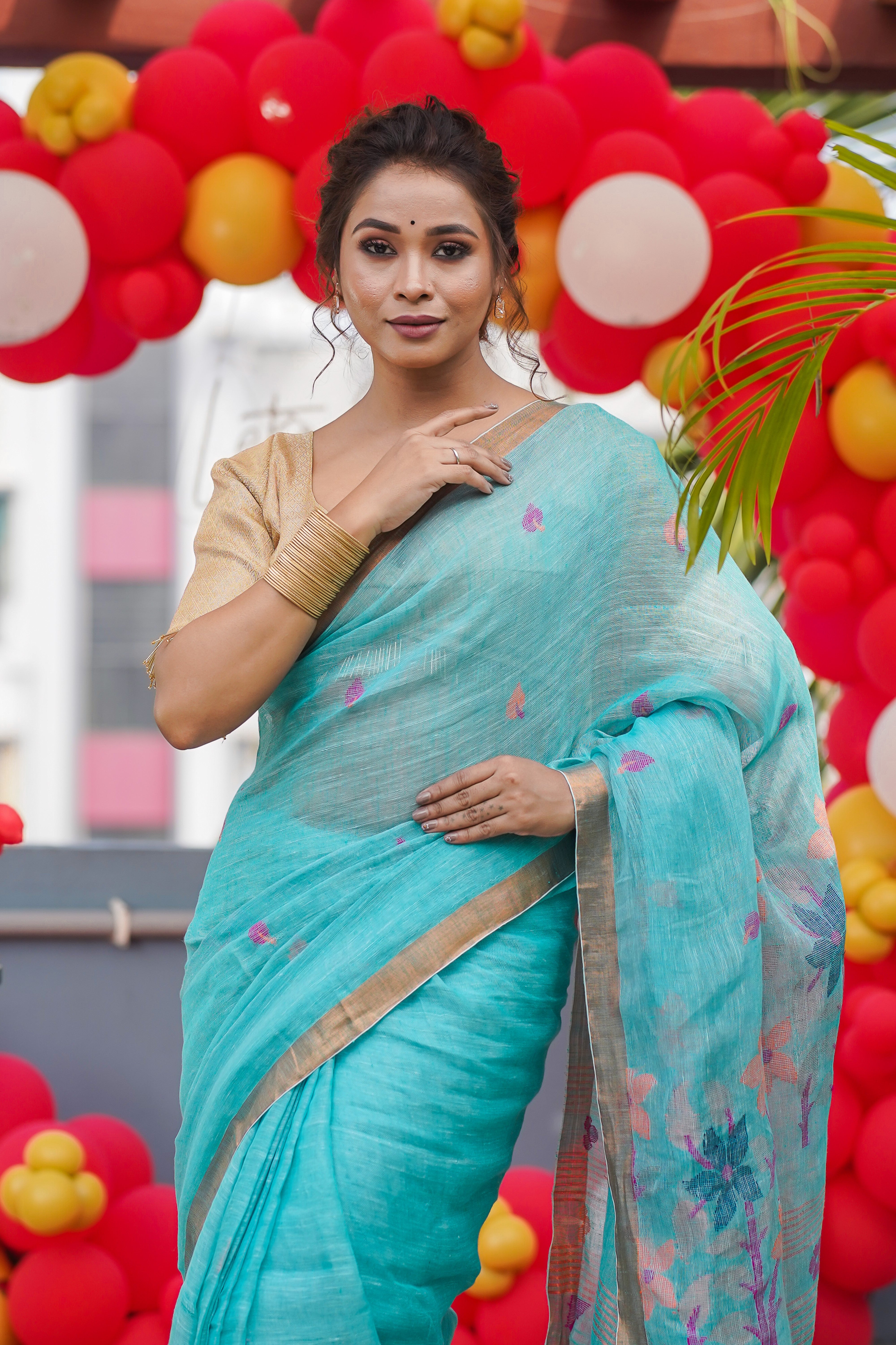 Light blue Pure Linen Handwoven Jamdani Saree with blouse piece