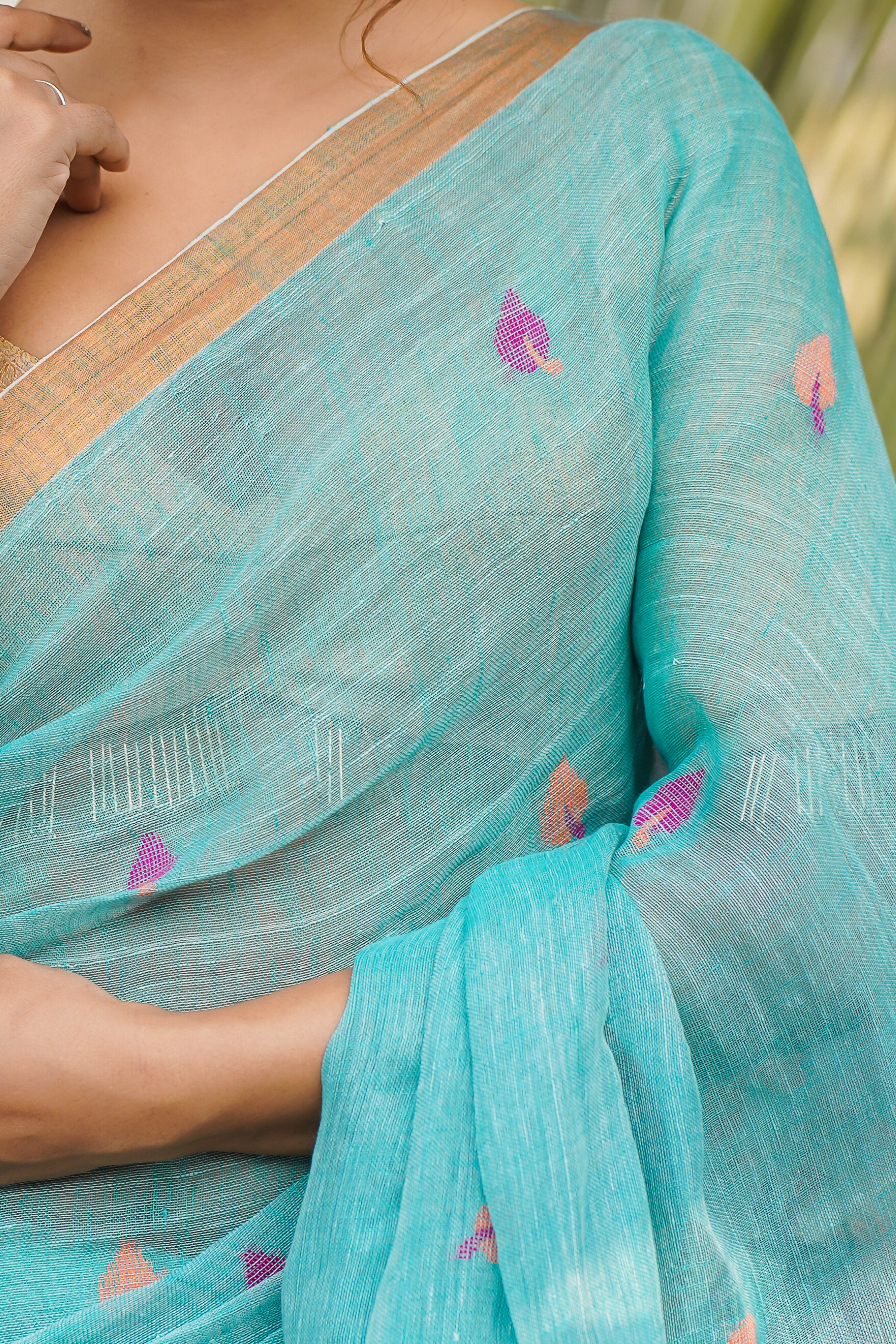 Light blue Pure Linen Handwoven Jamdani Saree with blouse piece