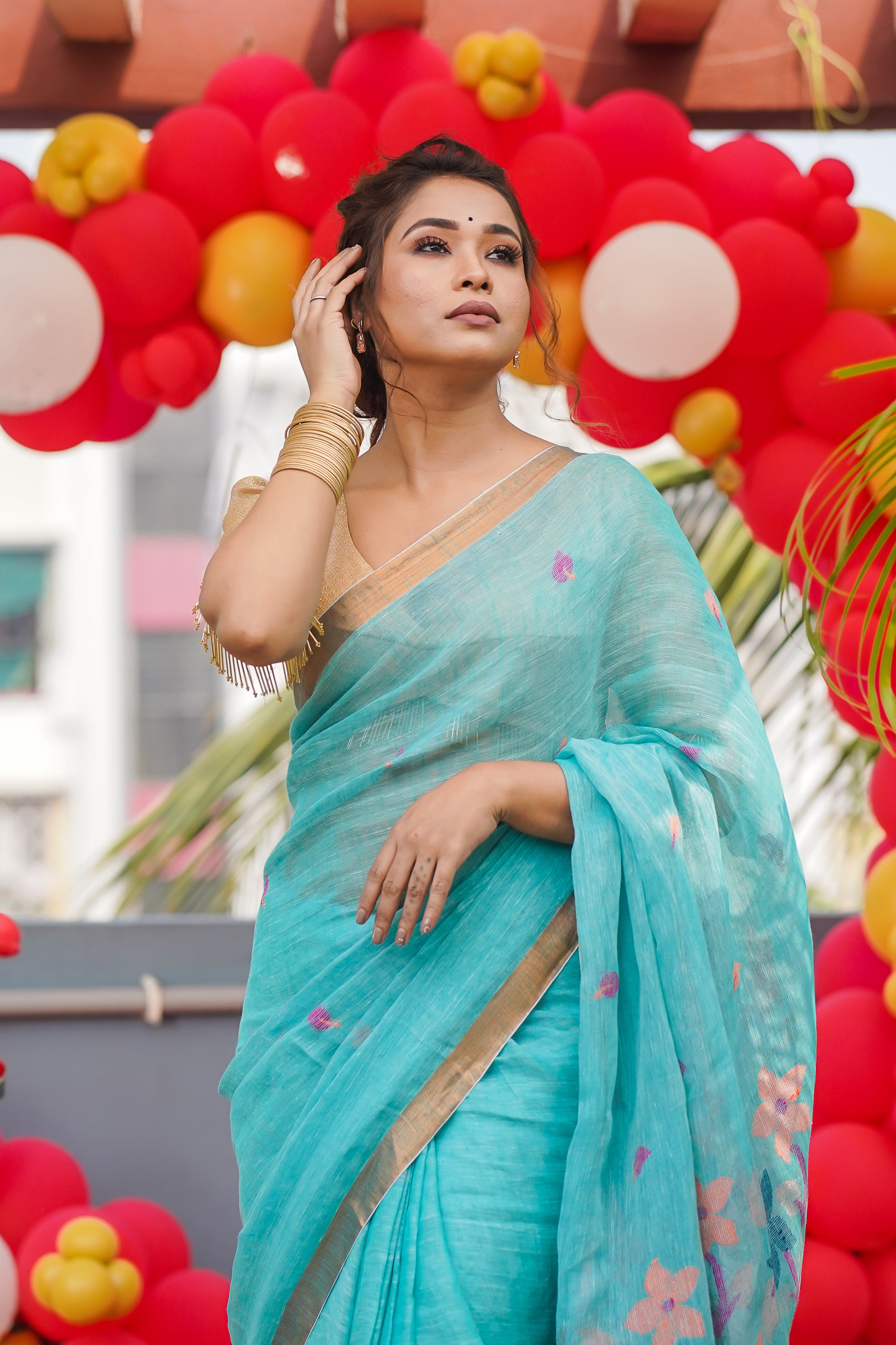 Light blue Pure Linen Handwoven Jamdani Saree with blouse piece