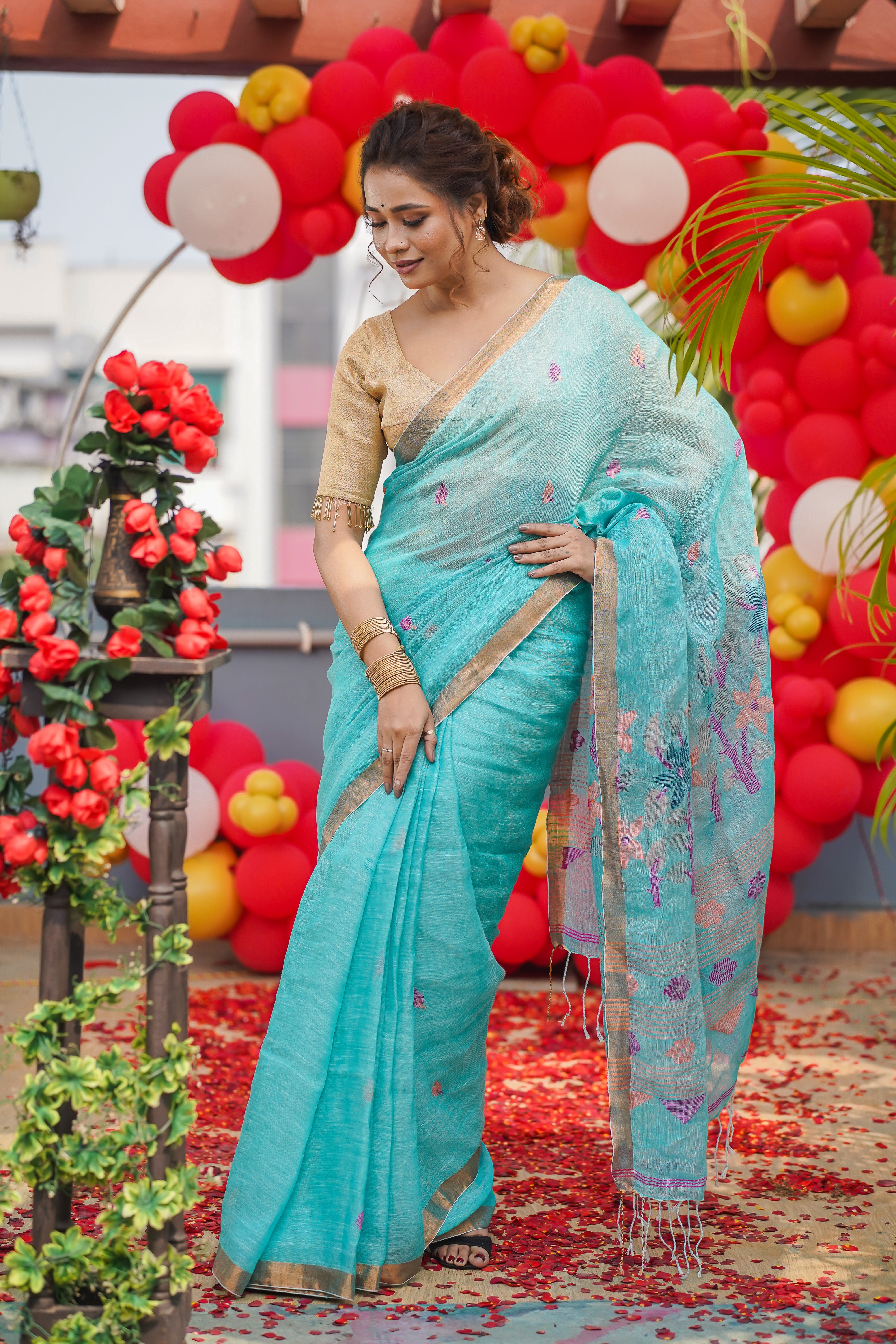 Light blue Pure Linen Handwoven Jamdani Saree with blouse piece