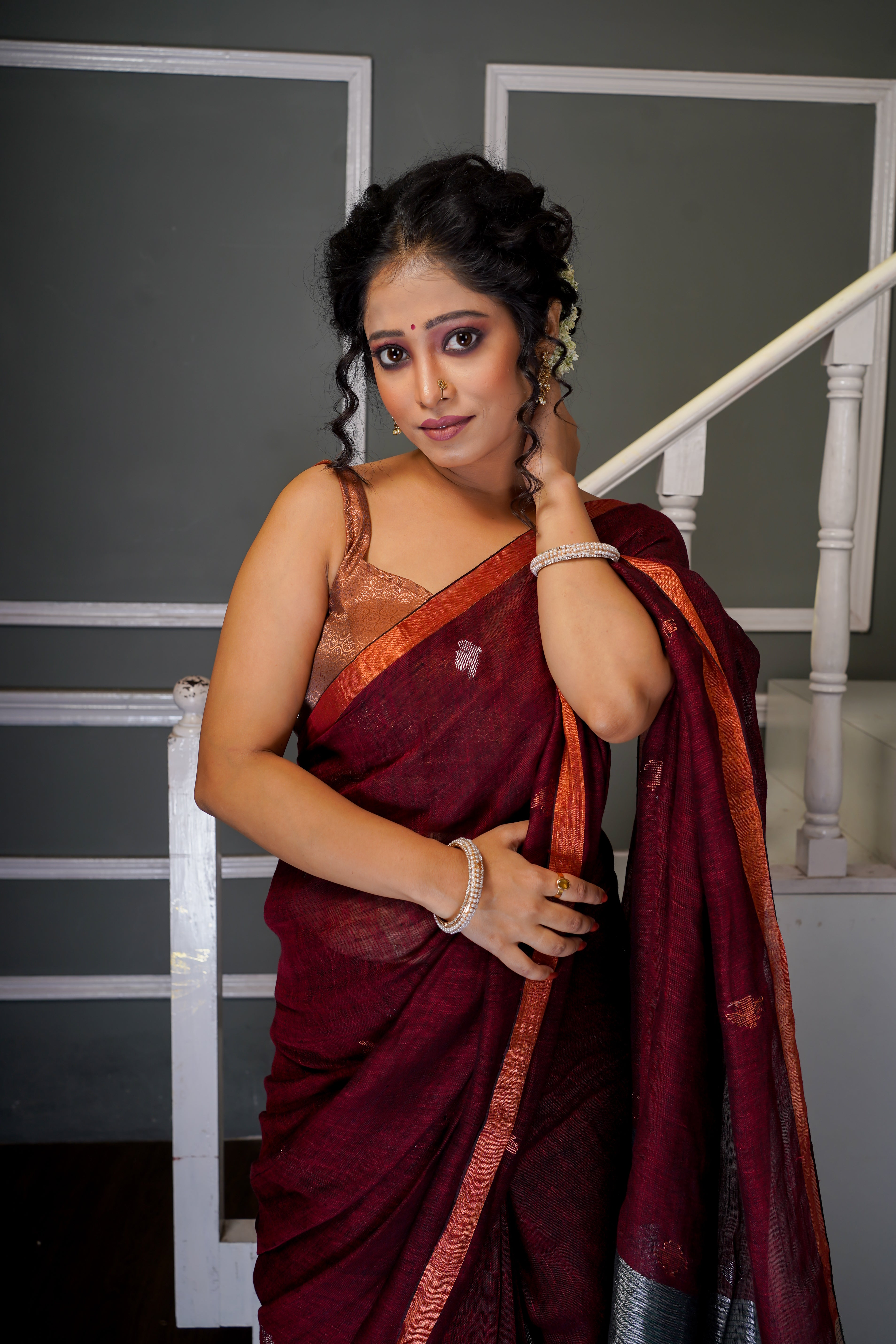 Maroon & Green Sankha Linen Hand Woven Jamdani Saree