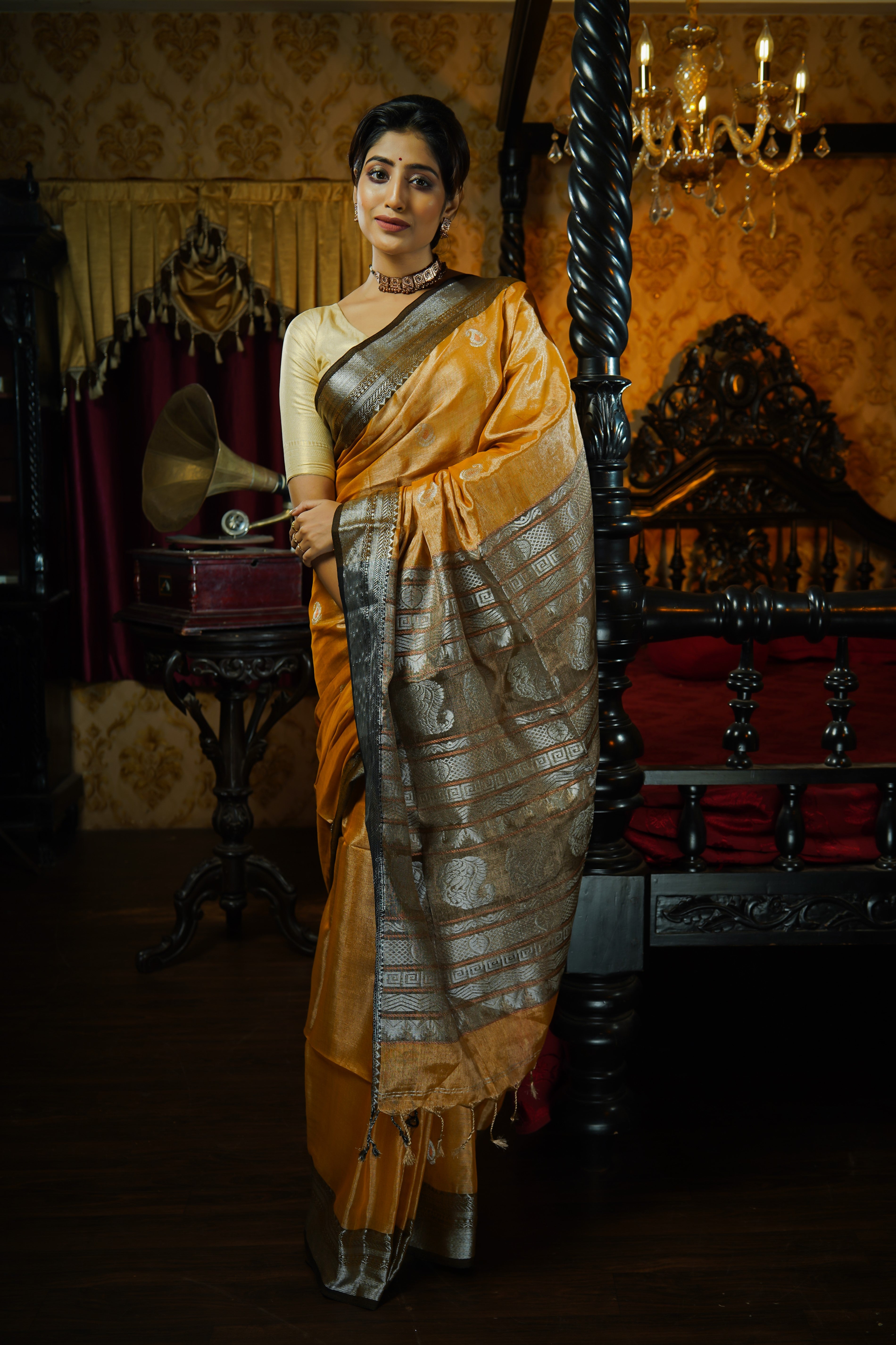 Metallic Yellow Gold Pure Tissue Linen Hand Woven Jamdani Saree