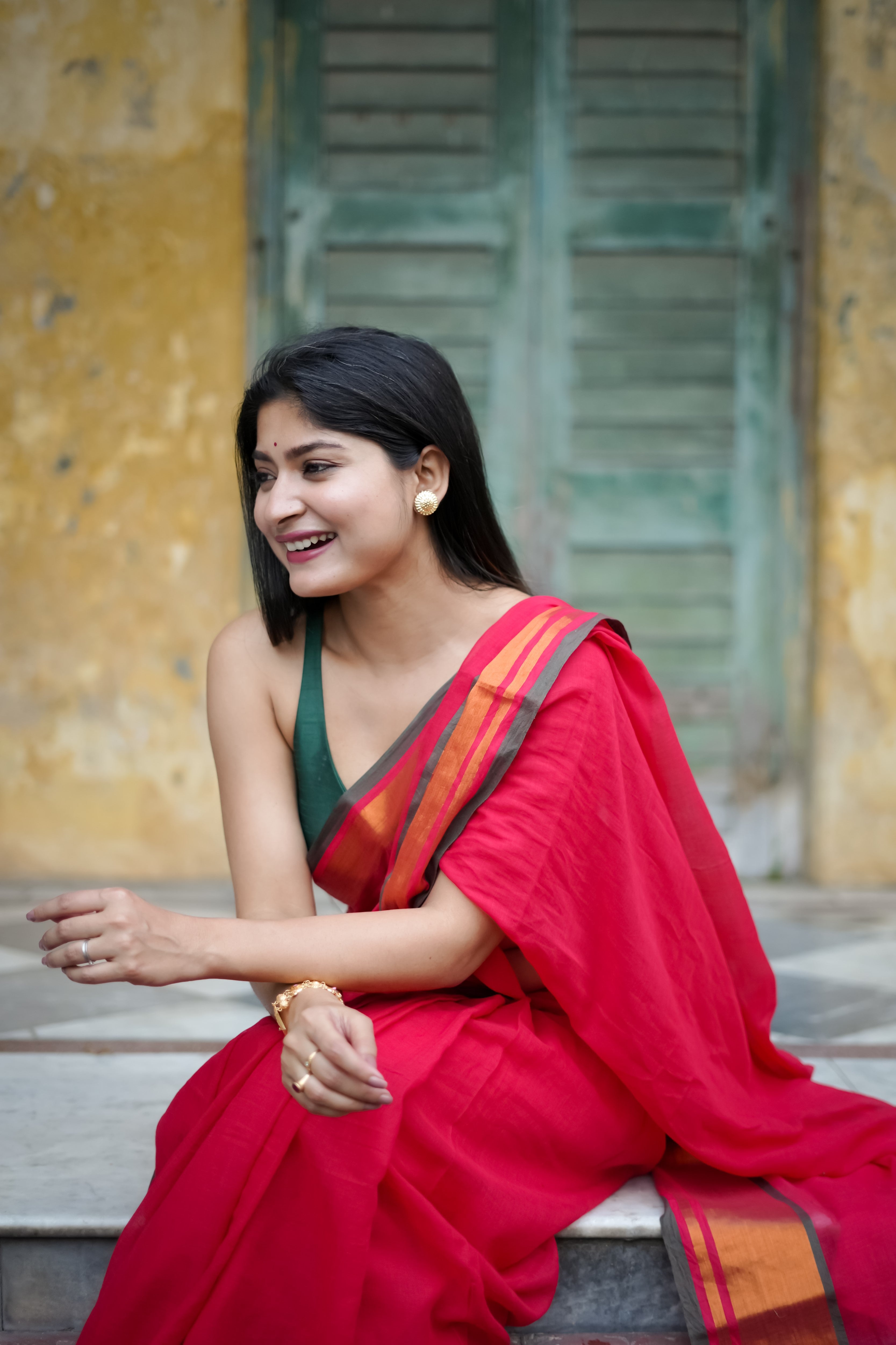 Red Mul Mul Cotton Saree With contrast blouse piece