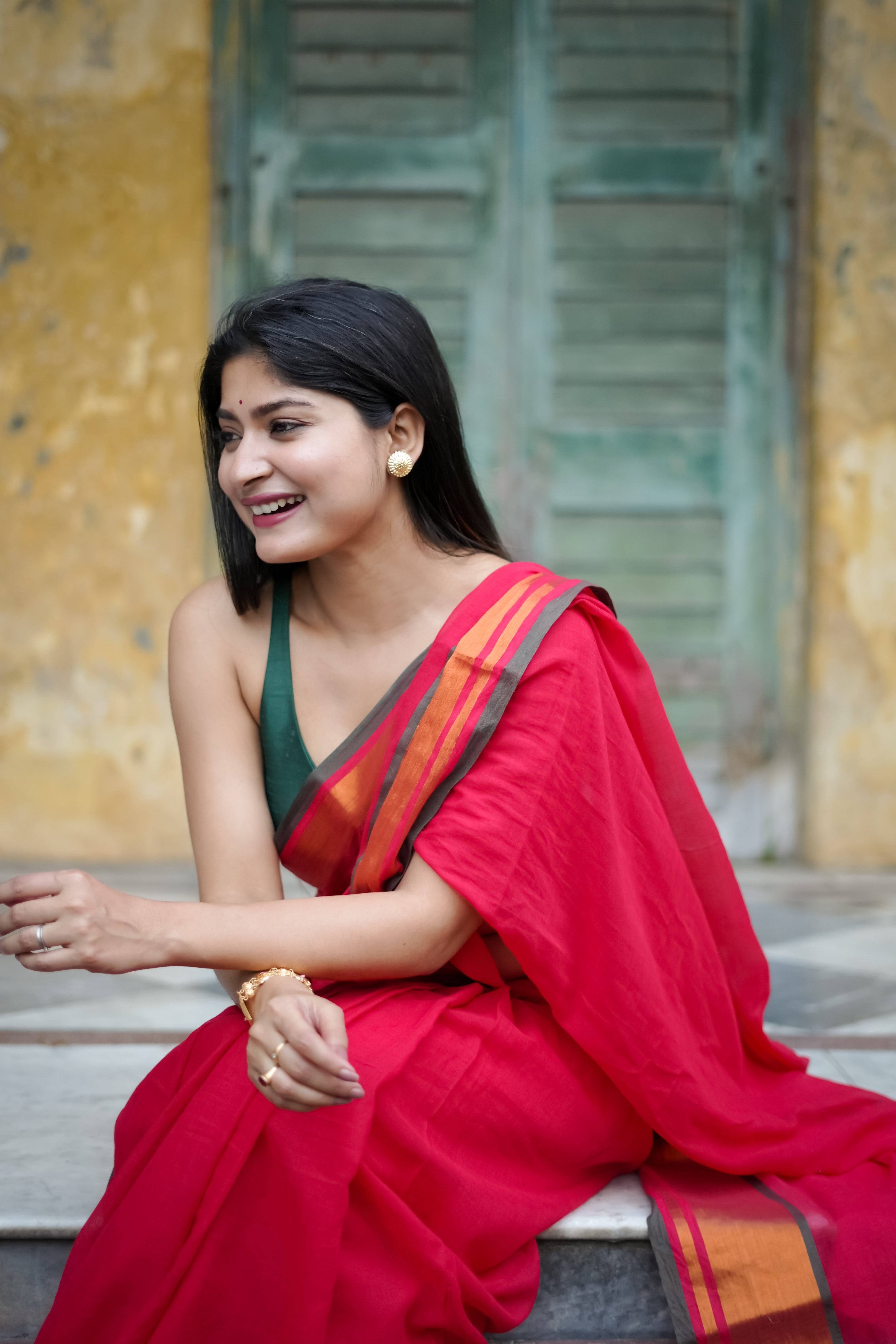 Red Mul Mul Cotton Saree With contrast blouse piece