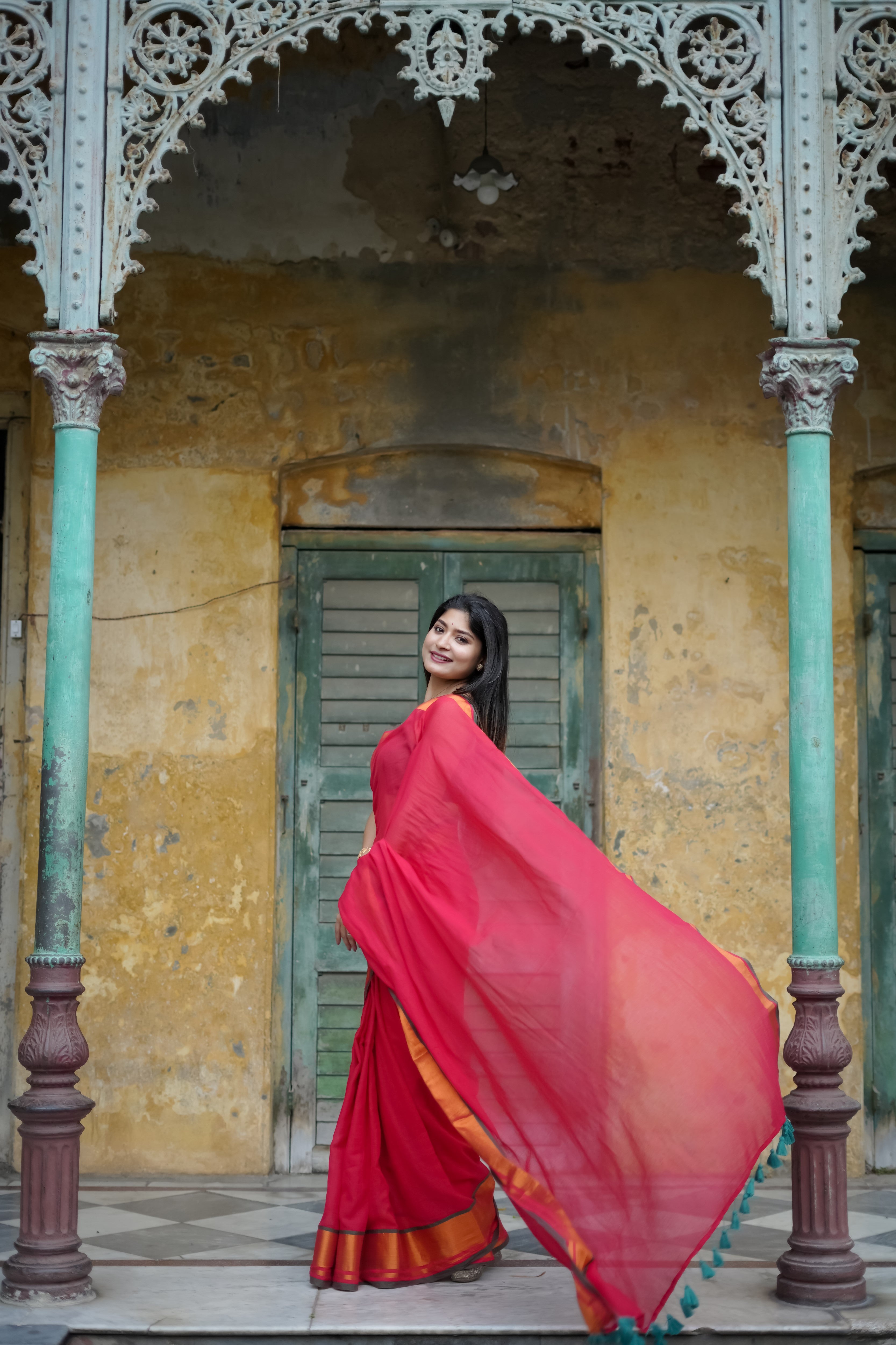 Red Mul Mul Cotton Saree With contrast blouse piece