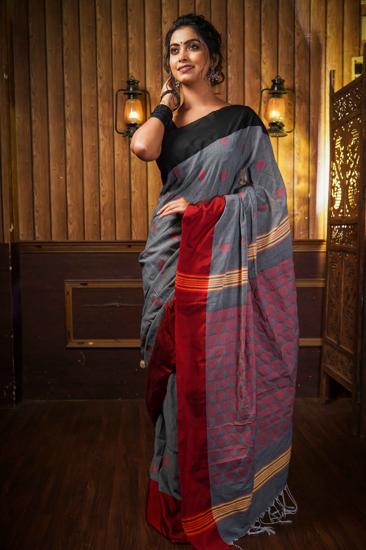 Grey Cotton handweaving saree with contrast blouse piece