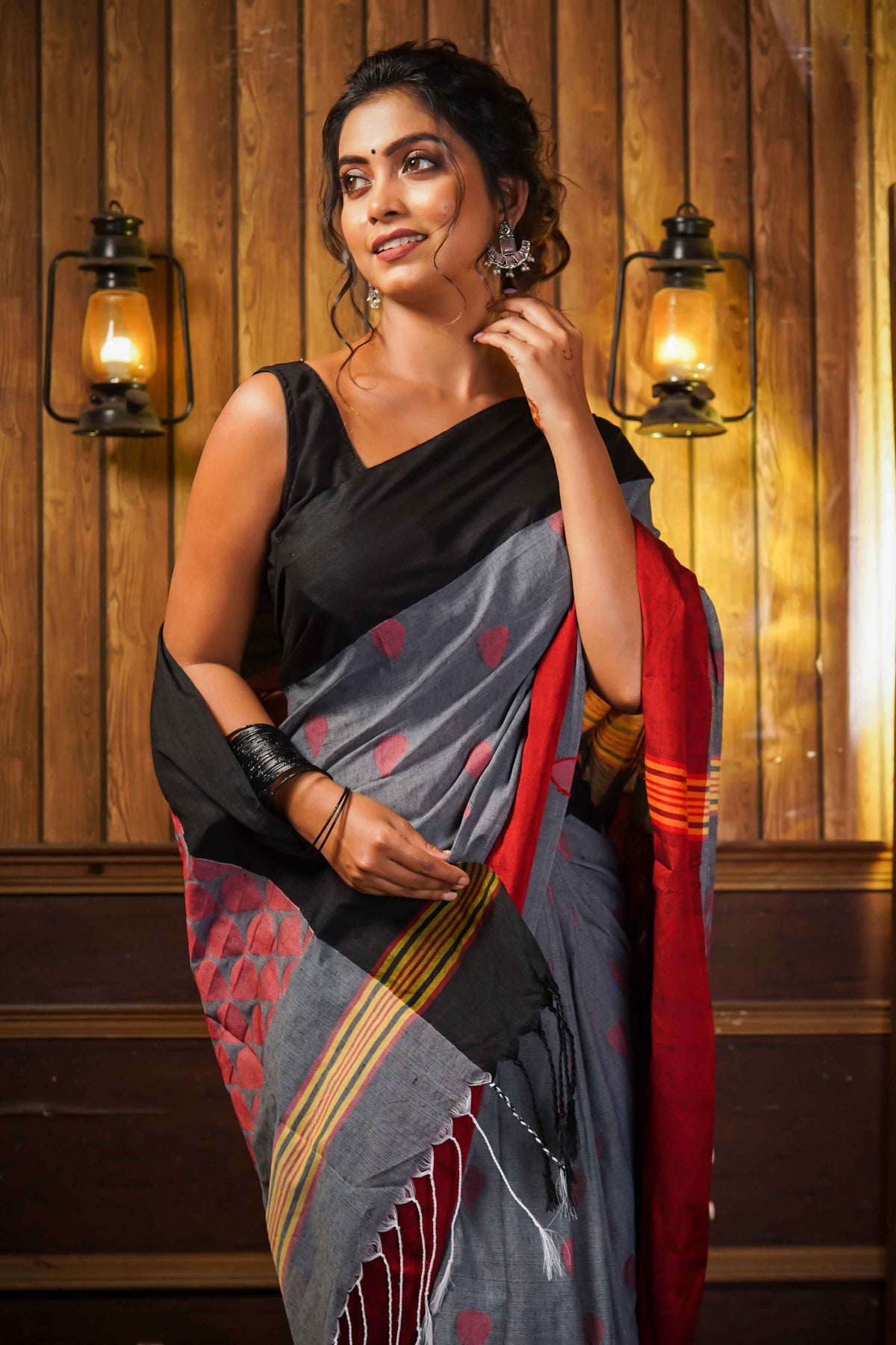 Grey Cotton handweaving saree with contrast blouse piece
