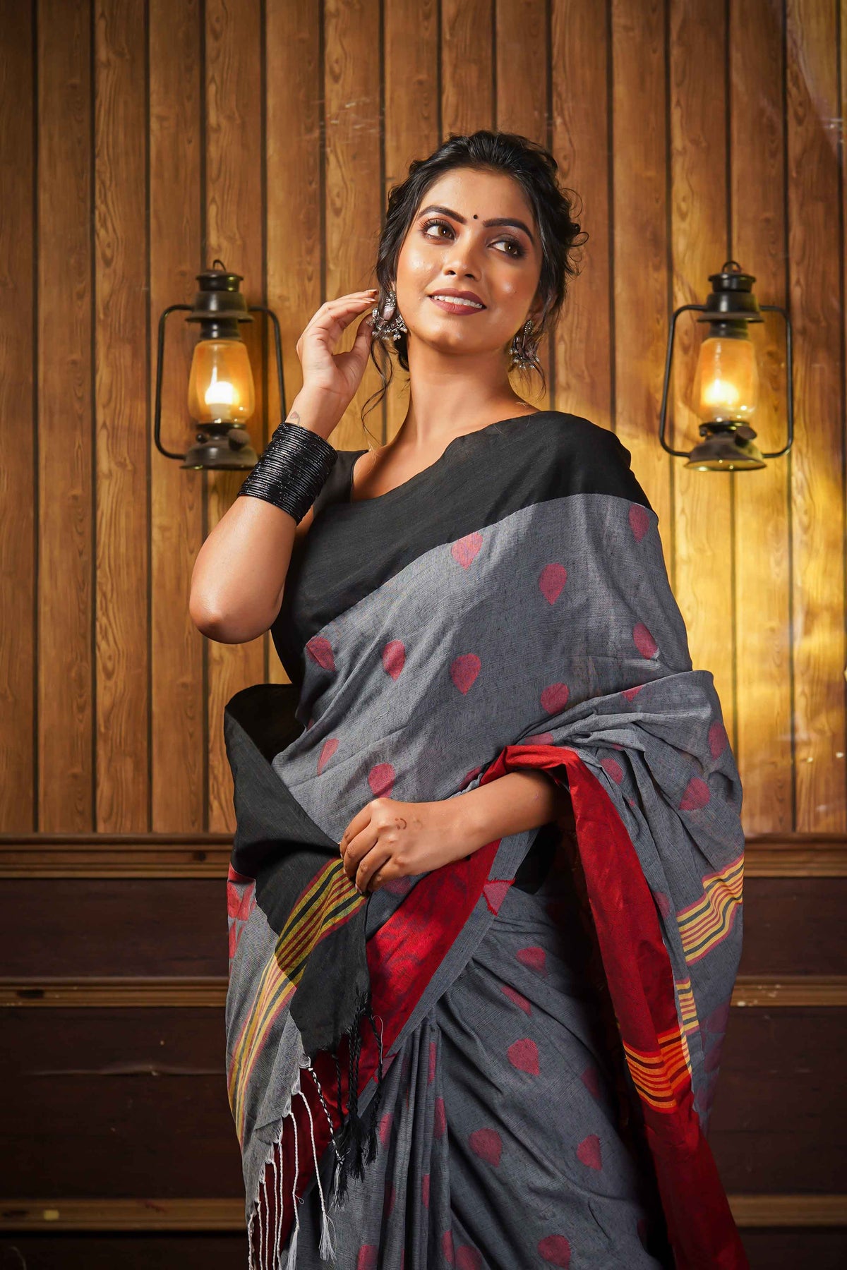 Grey Cotton handweaving saree with contrast blouse piece