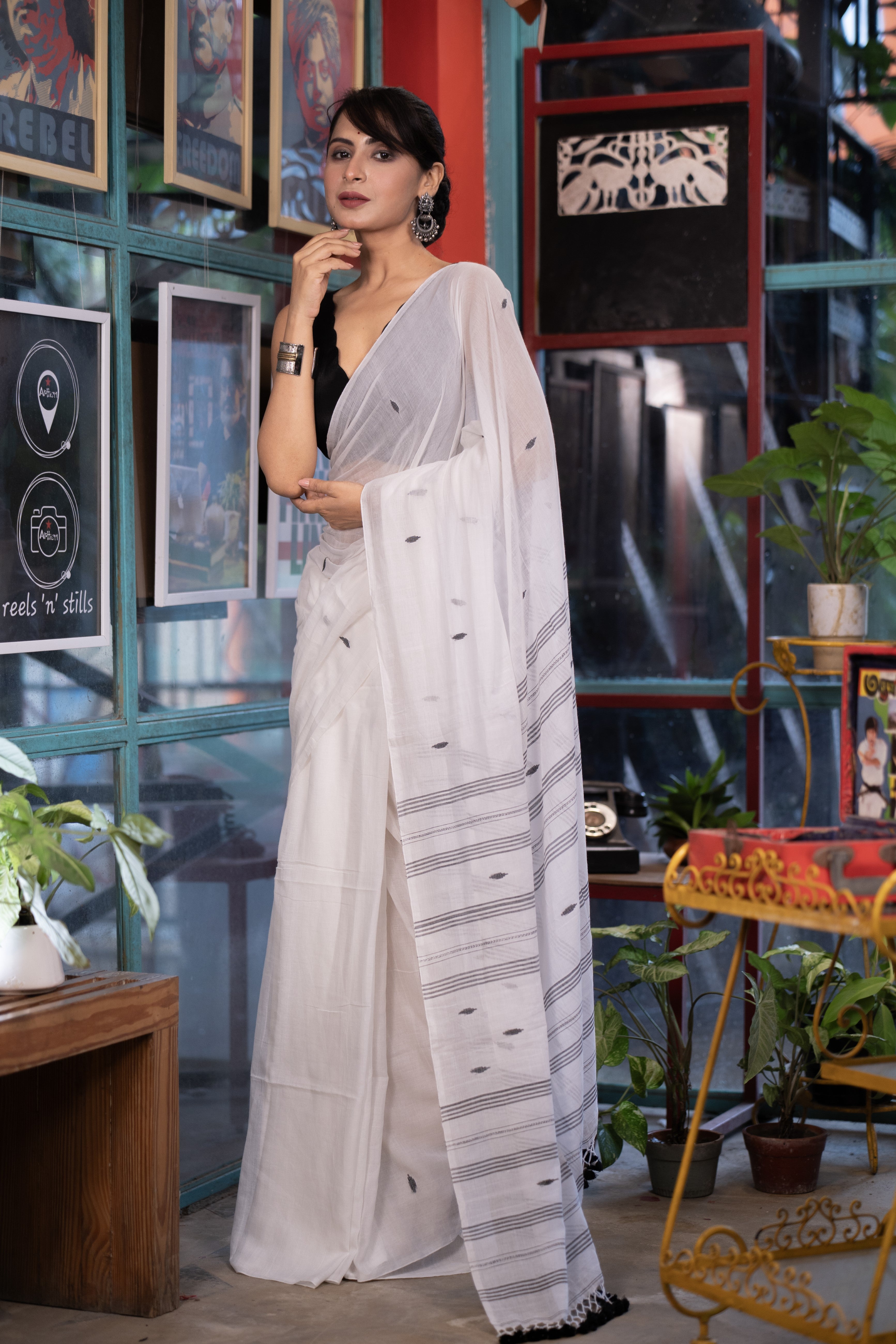 Hand Weaving Mulmul Cotton Saree- White