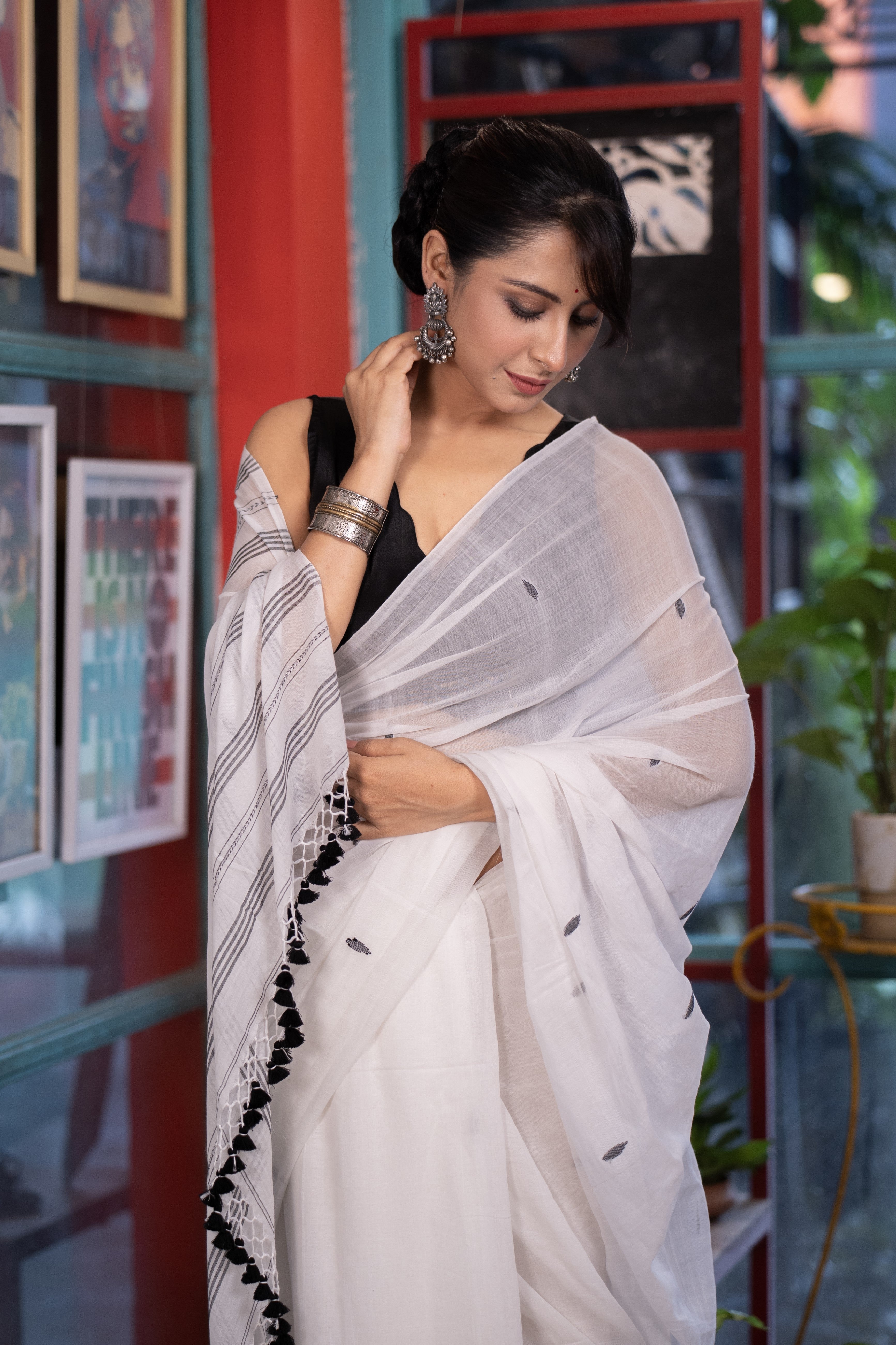 Hand Weaving Mulmul Cotton Saree- White