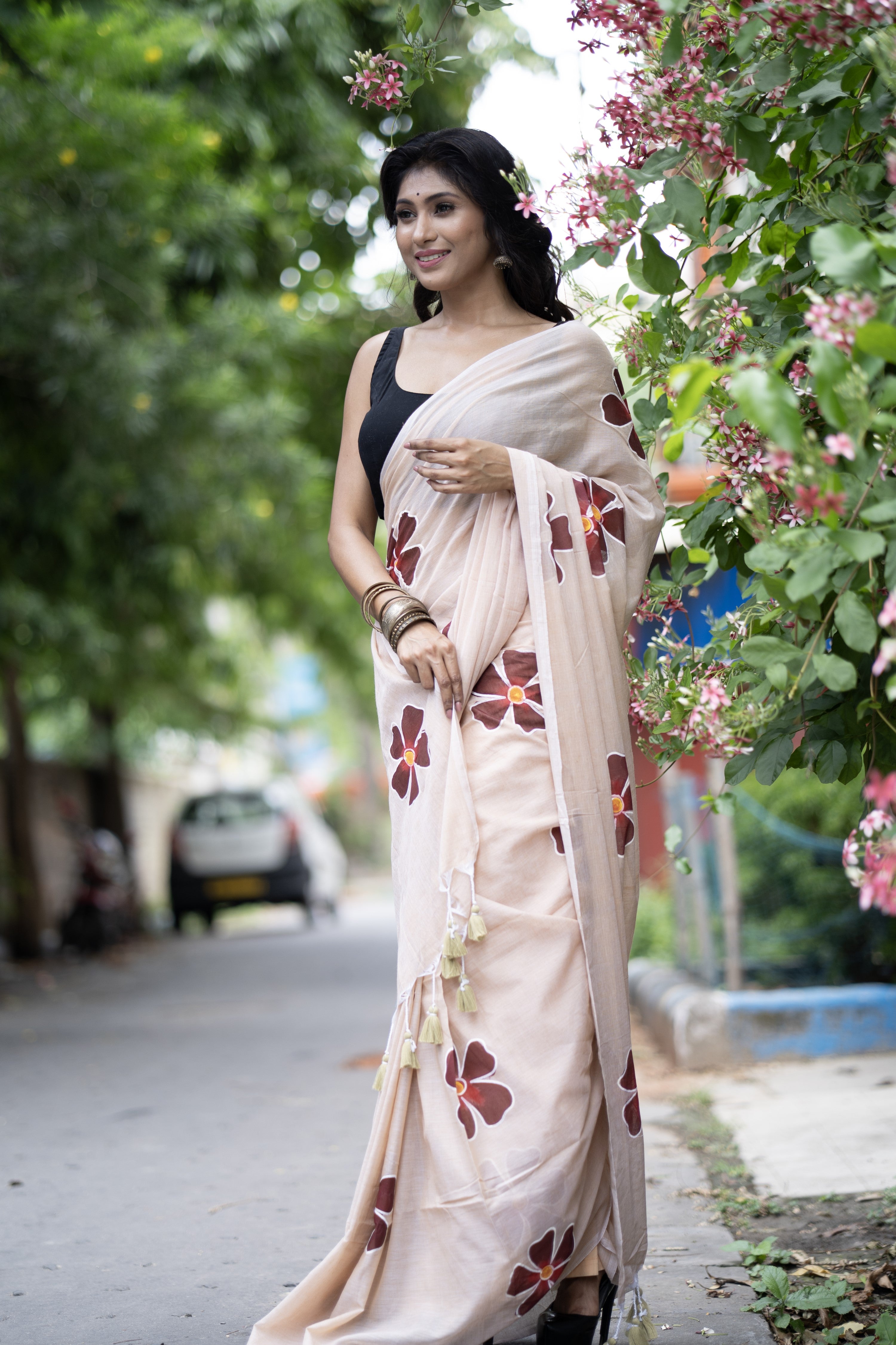Cream Hand-Printed Floral Mulmul Cotton Saree