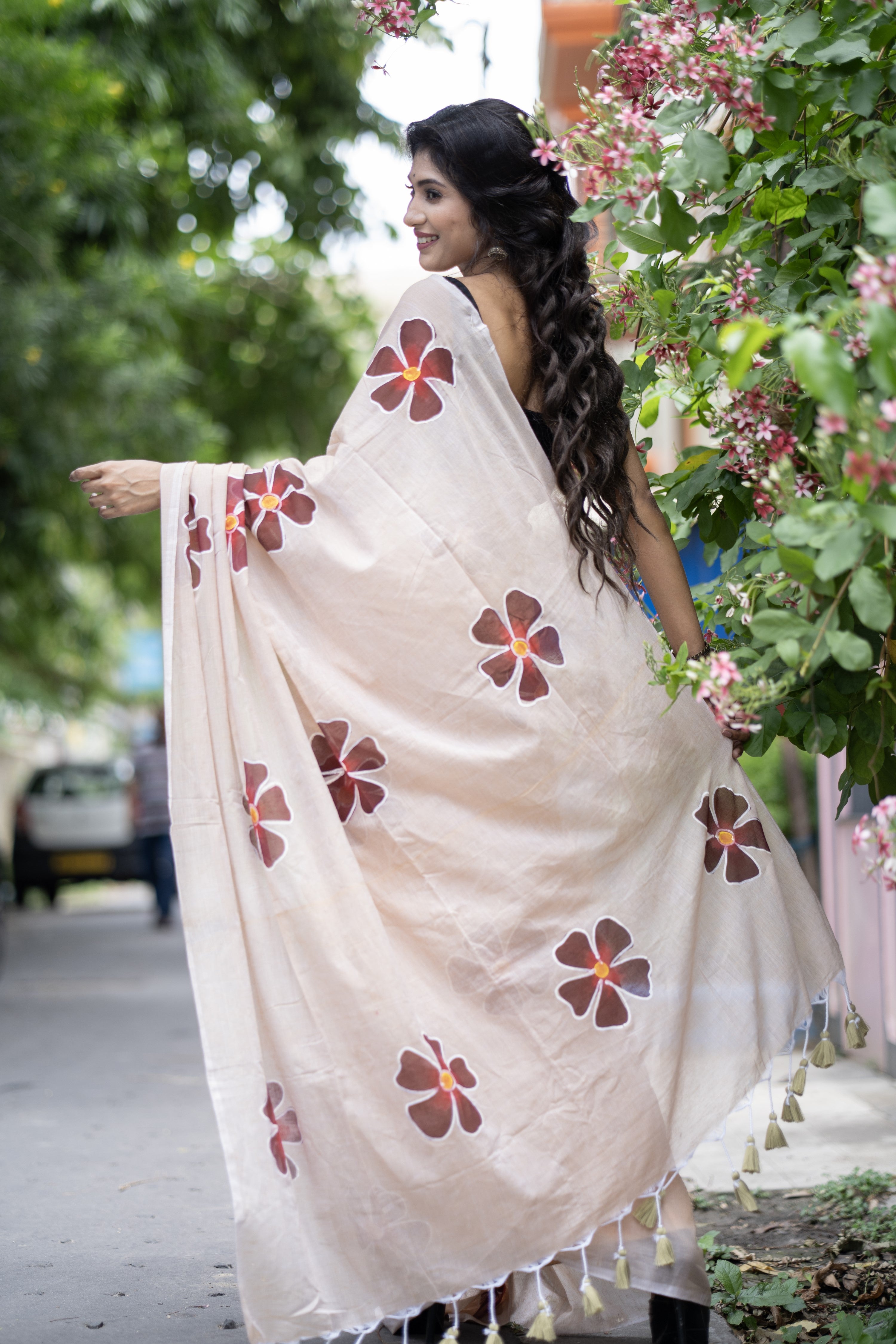 Cream Hand-Printed Floral Mulmul Cotton Saree