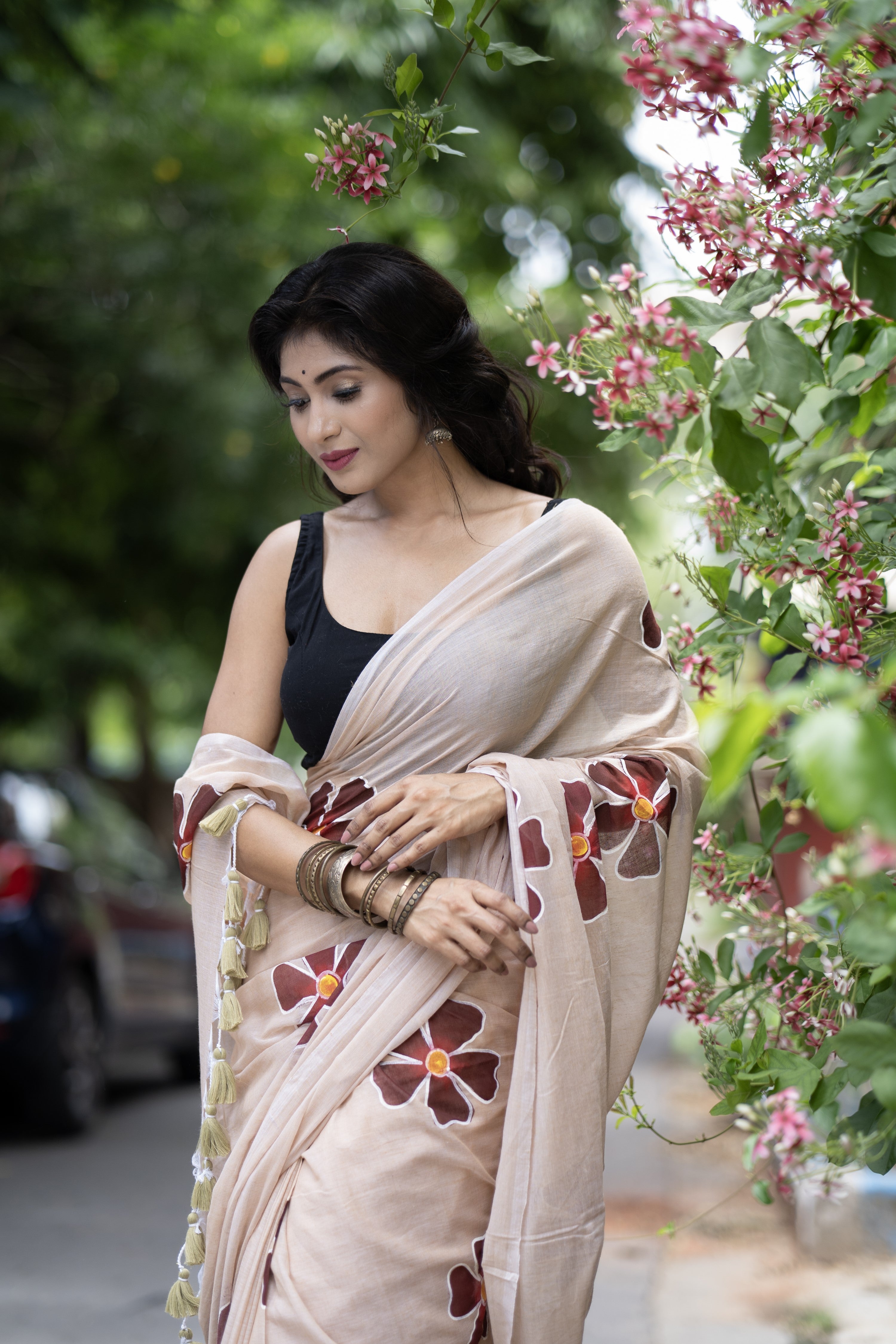 Cream Hand-Printed Floral Mulmul Cotton Saree