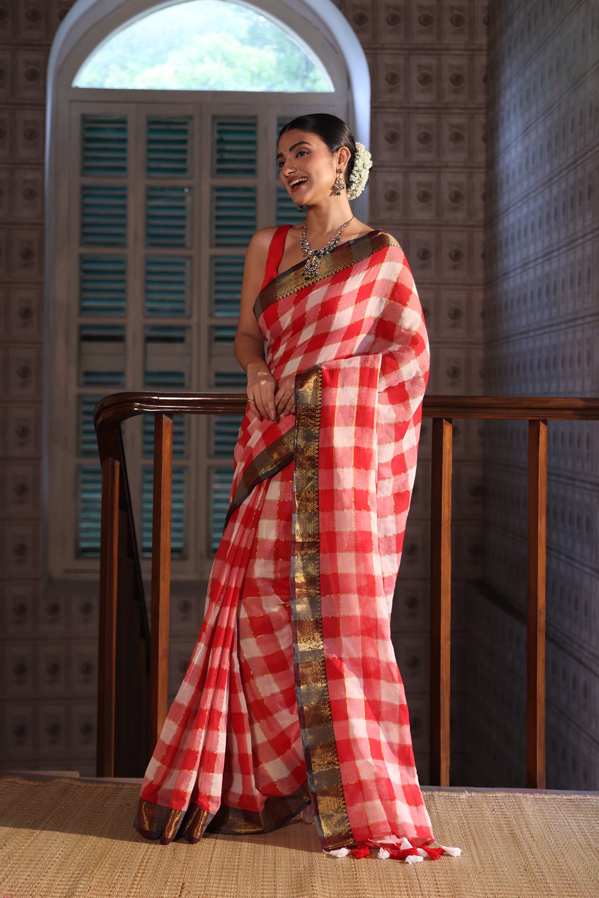Red&White Box Check Mulmul Cotton Saree – Golden Zari