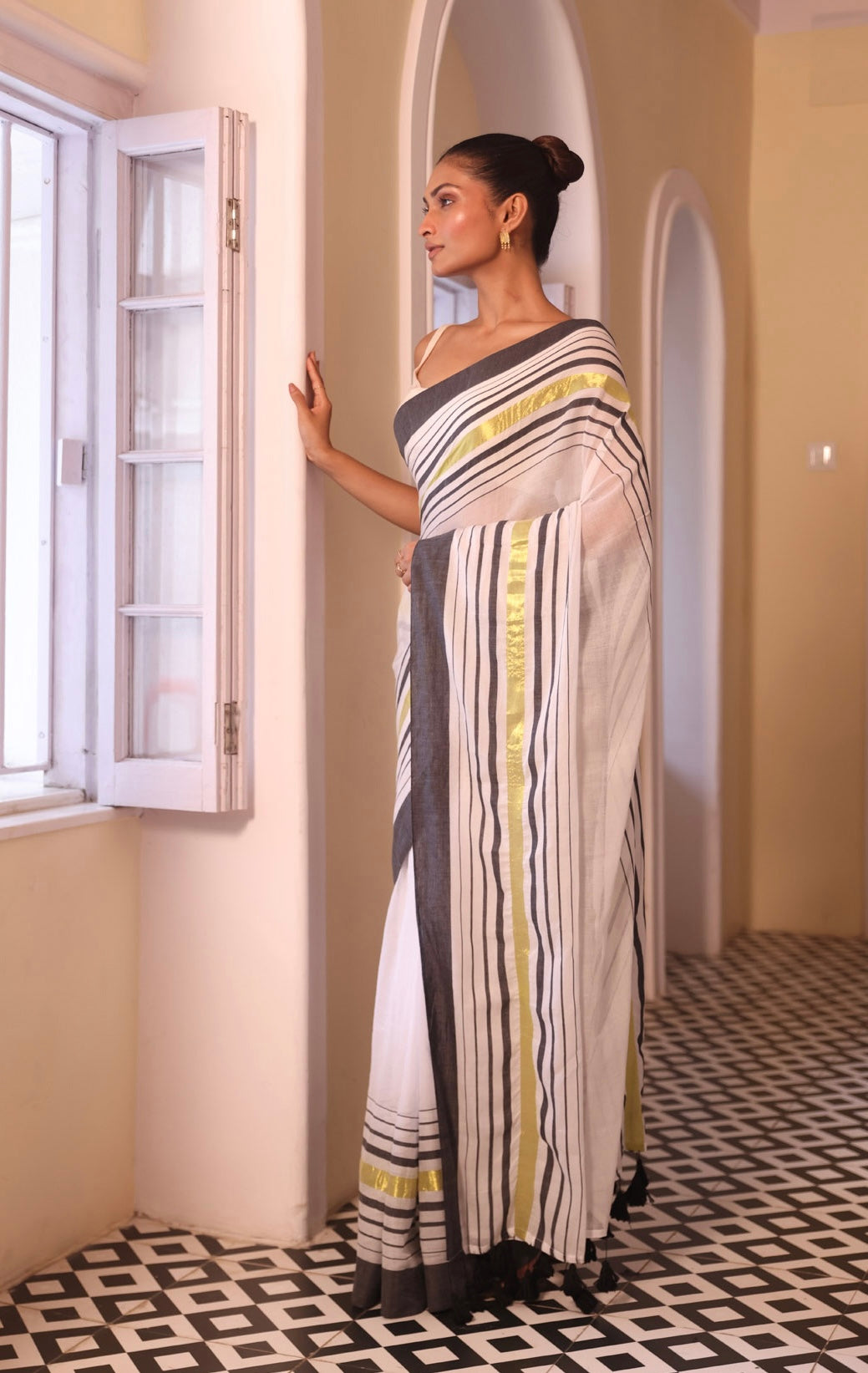 White stripes mulmul cotton saree