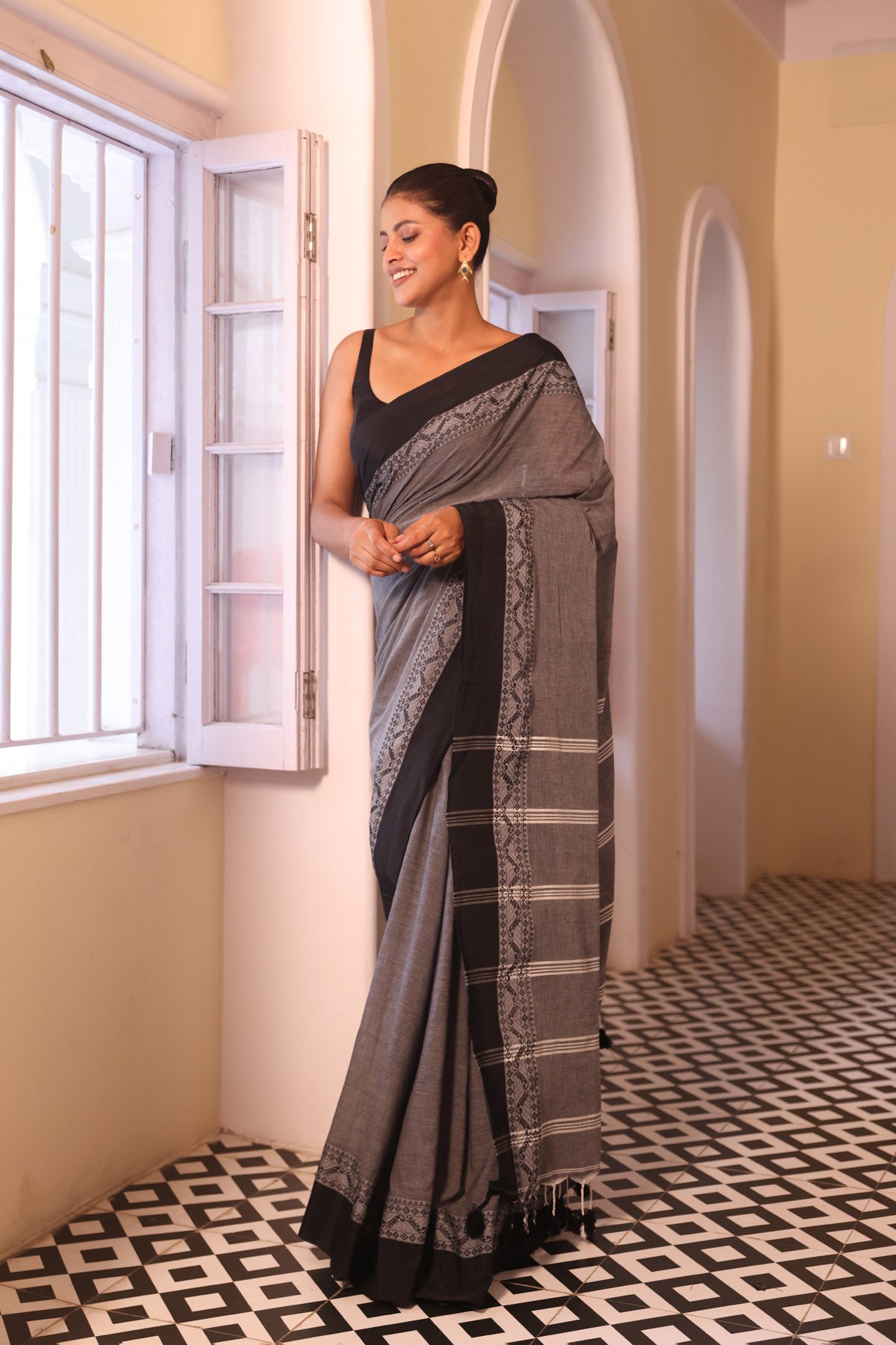 Grey Mulmul Cotton Saree with Hand Weaving Border & Blouse Piece