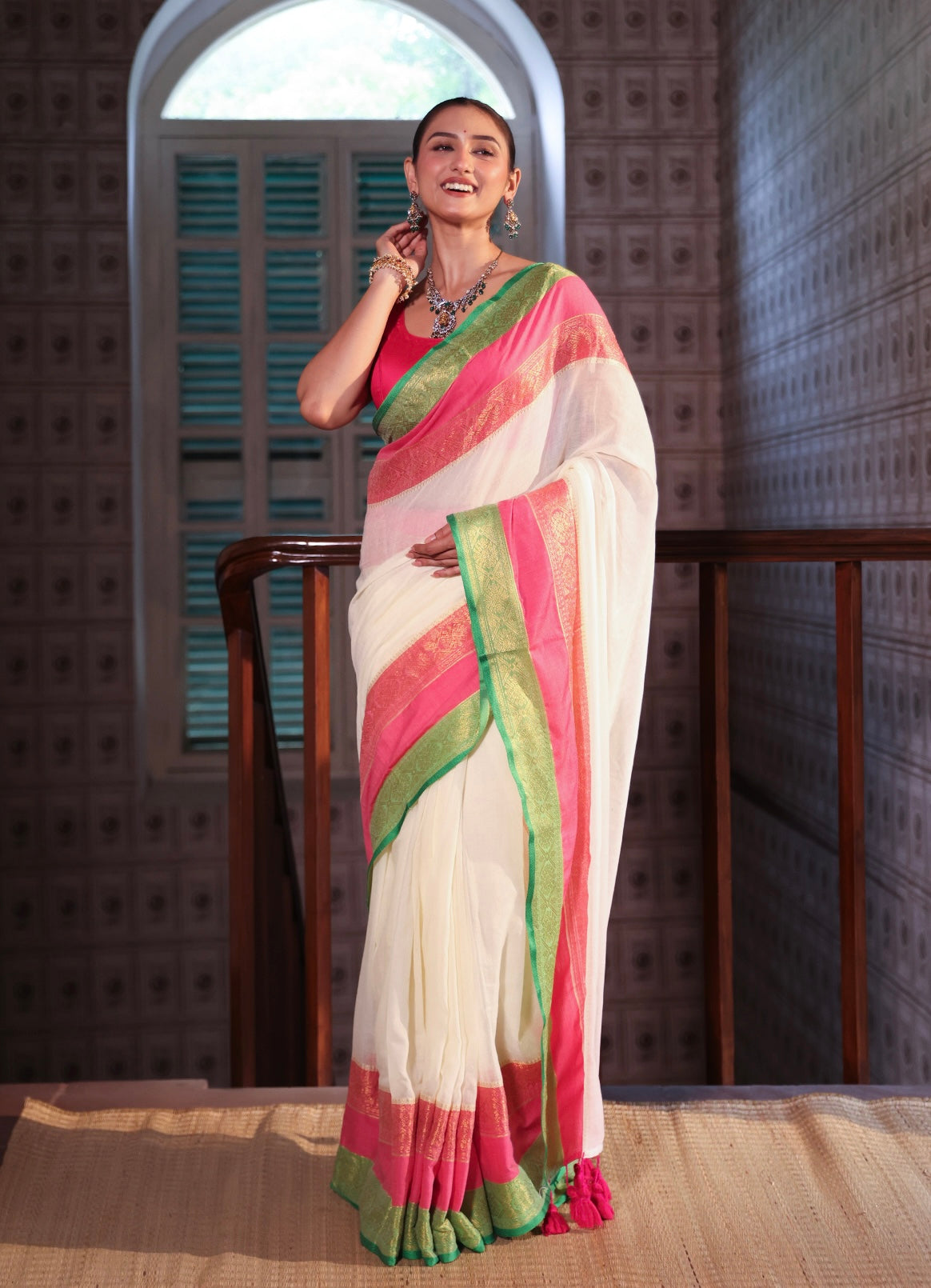 Off white jari border mulmu cotton saree with blouse piece