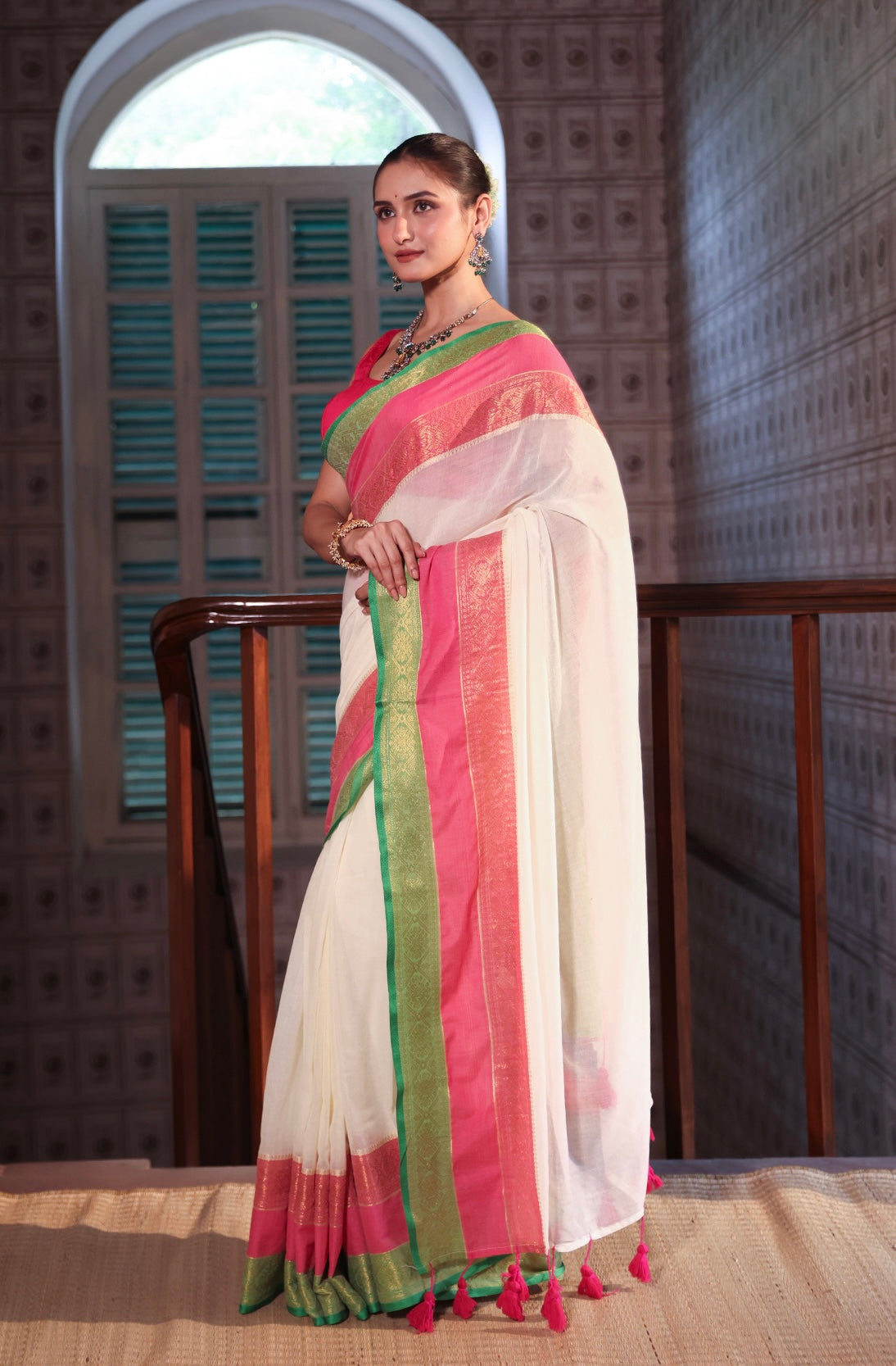 Off white jari border mulmu cotton saree with blouse piece