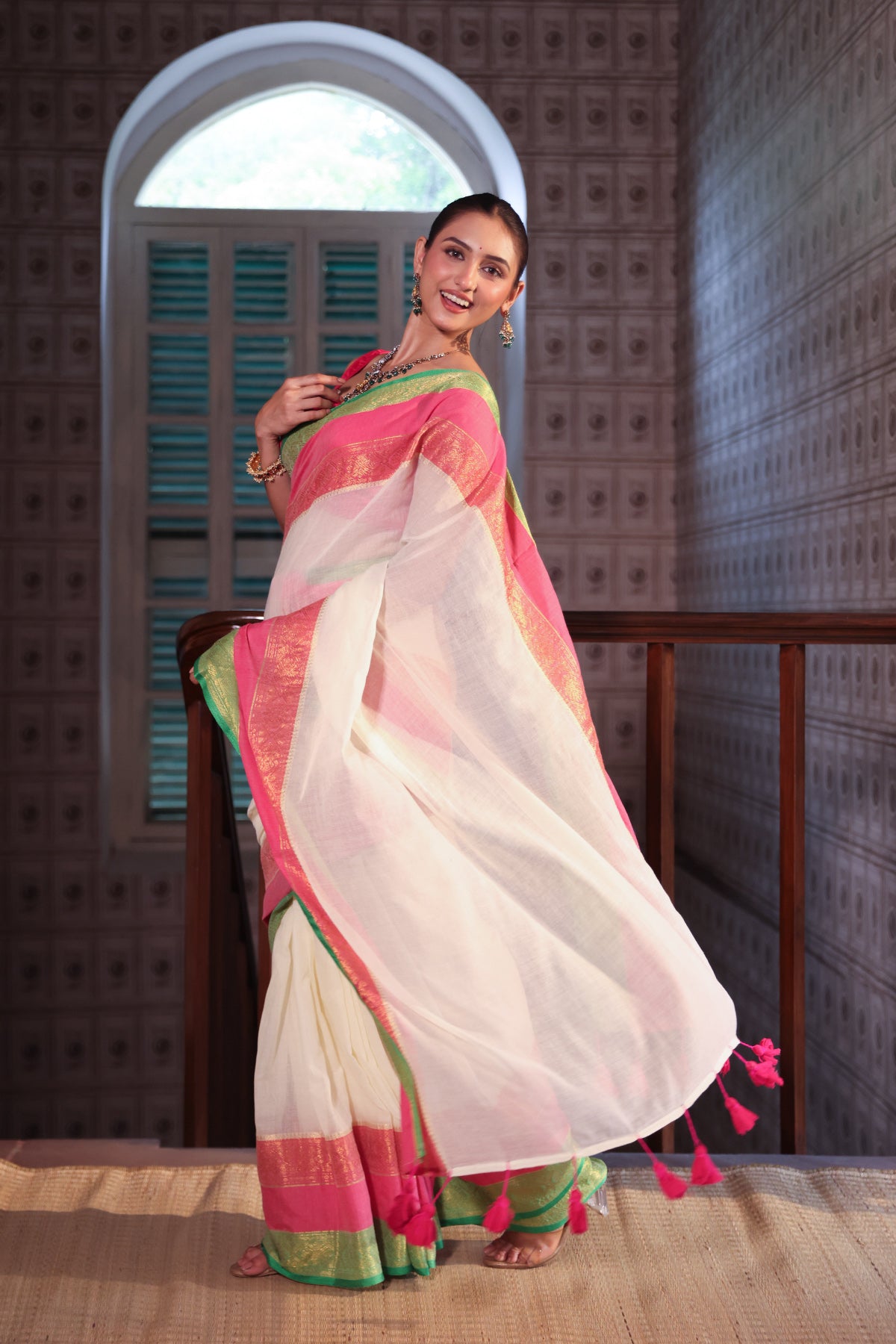 Off white jari border mulmu cotton saree with blouse piece