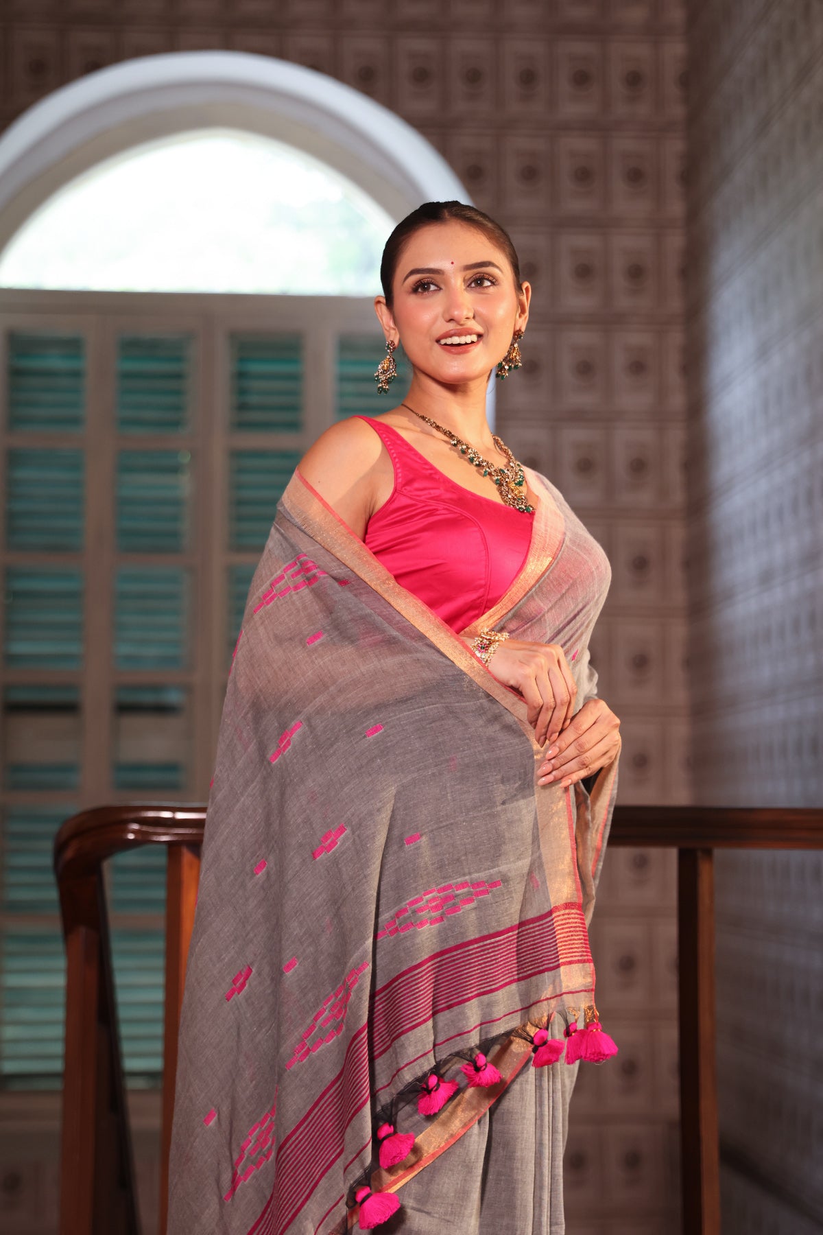 Grey Hand Weaving Mul Mul Cotton Saree