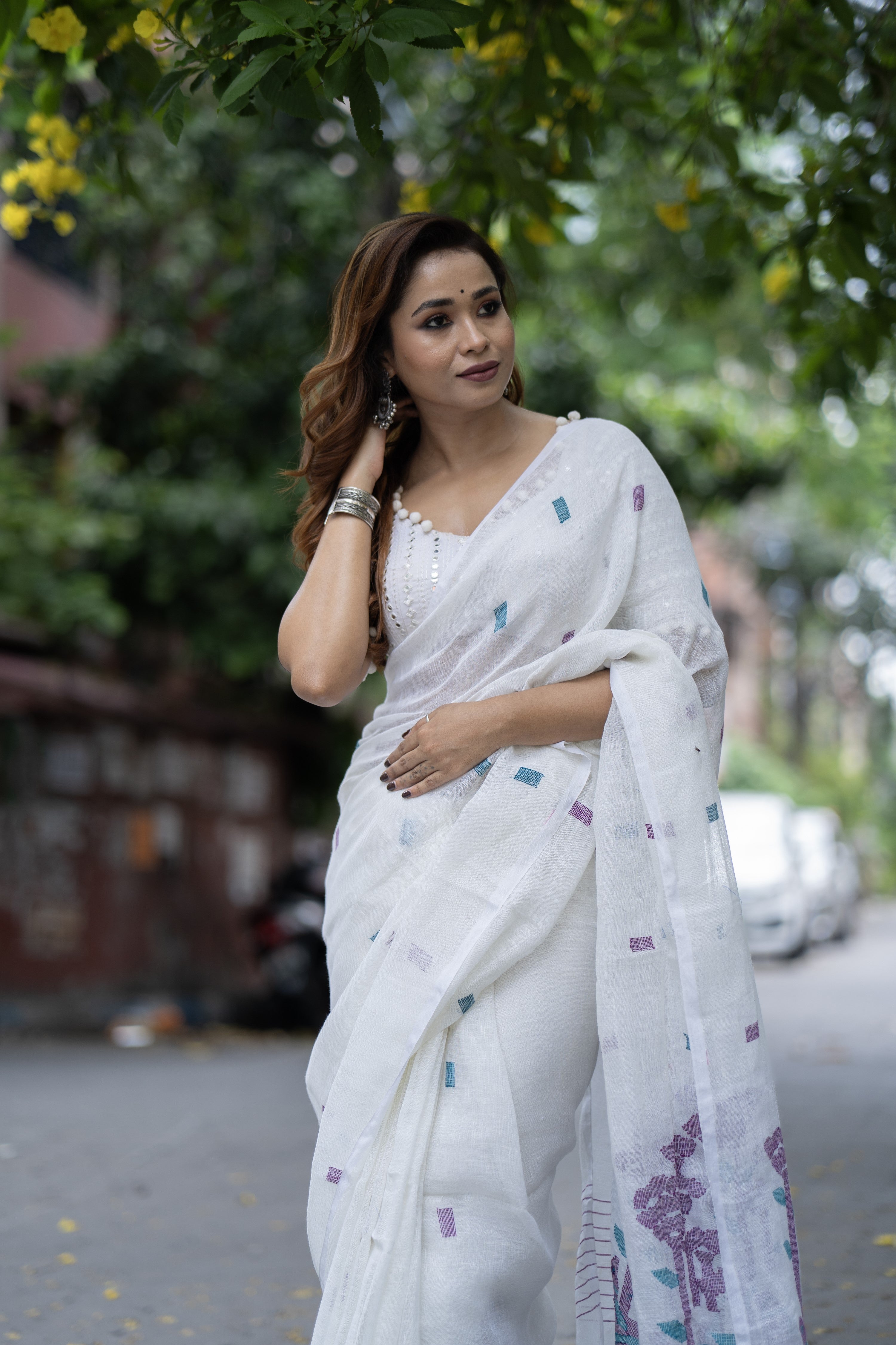 White bird weaving linen saree