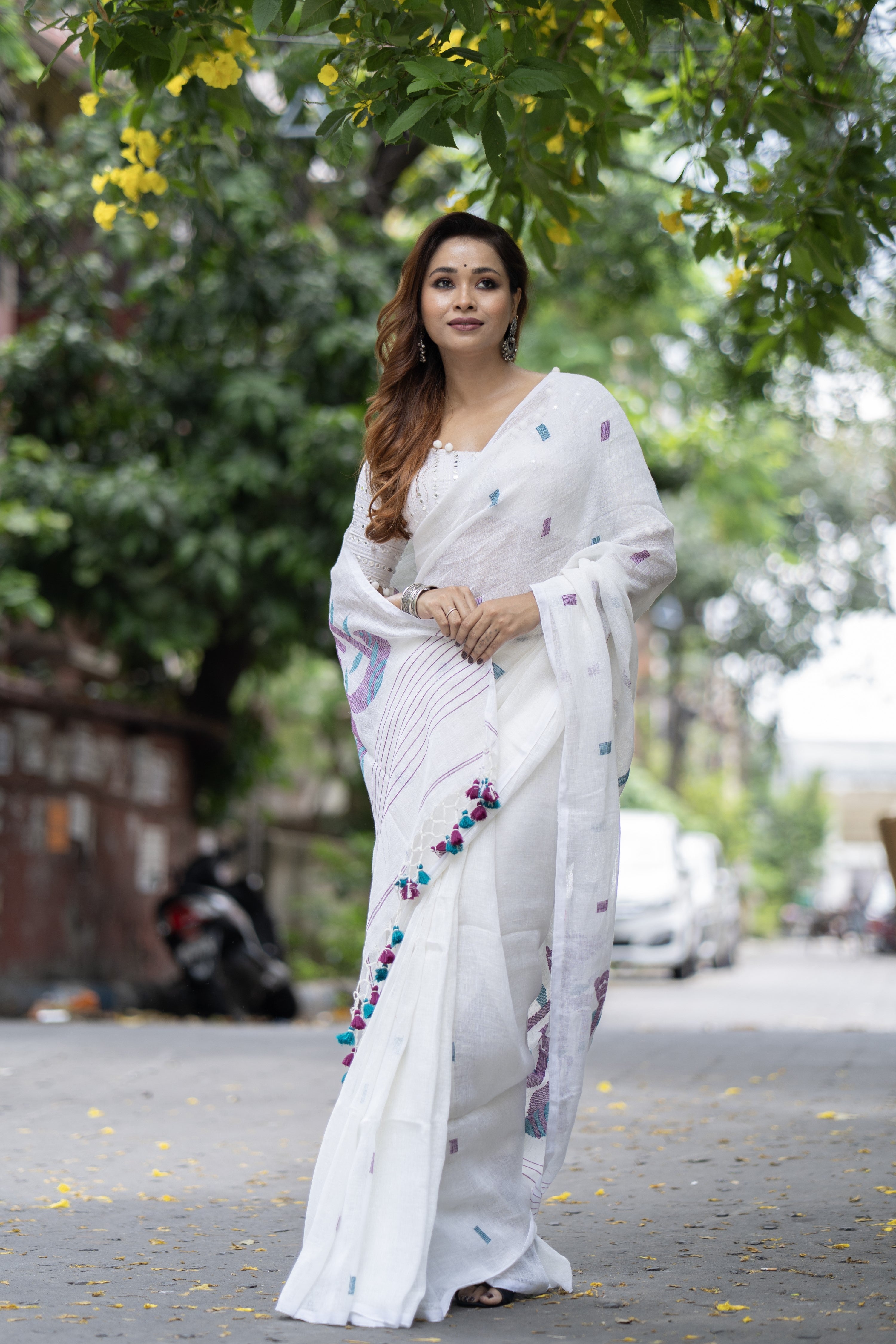 White bird weaving linen saree