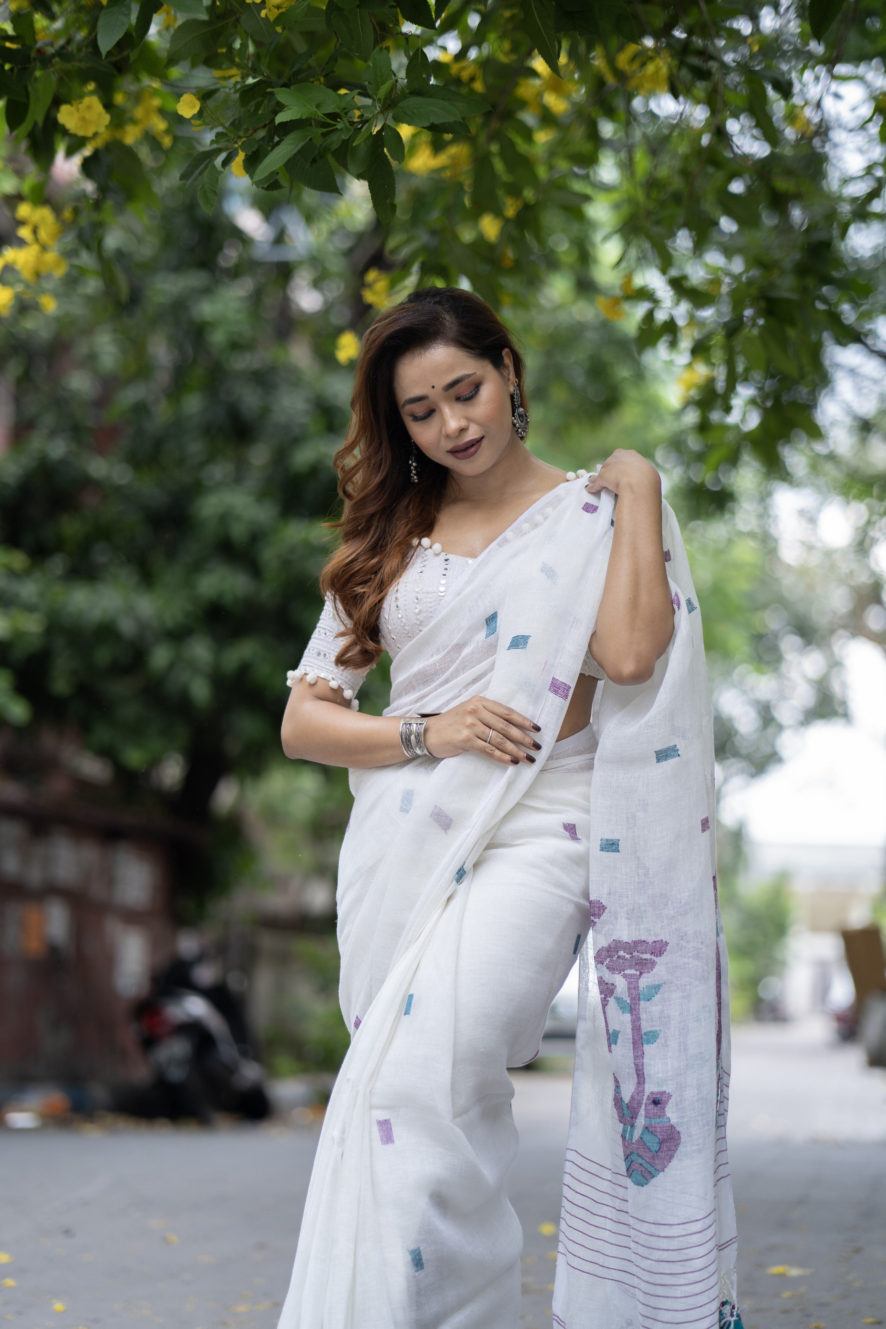 White bird weaving linen saree
