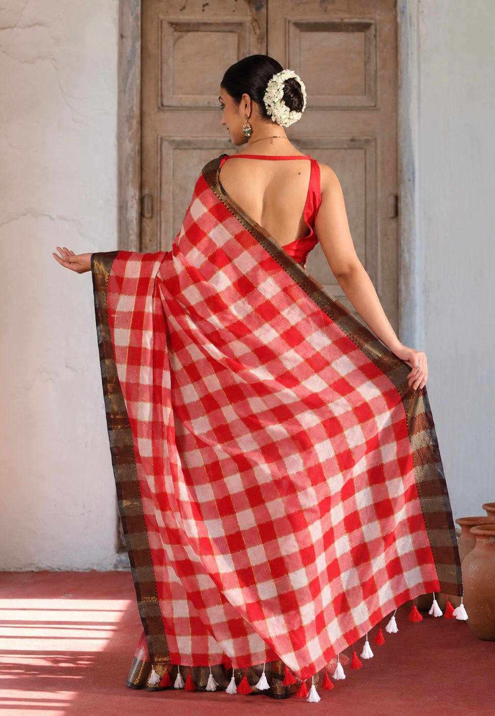 Red&White Box Check Mulmul Cotton Saree – Golden Zari