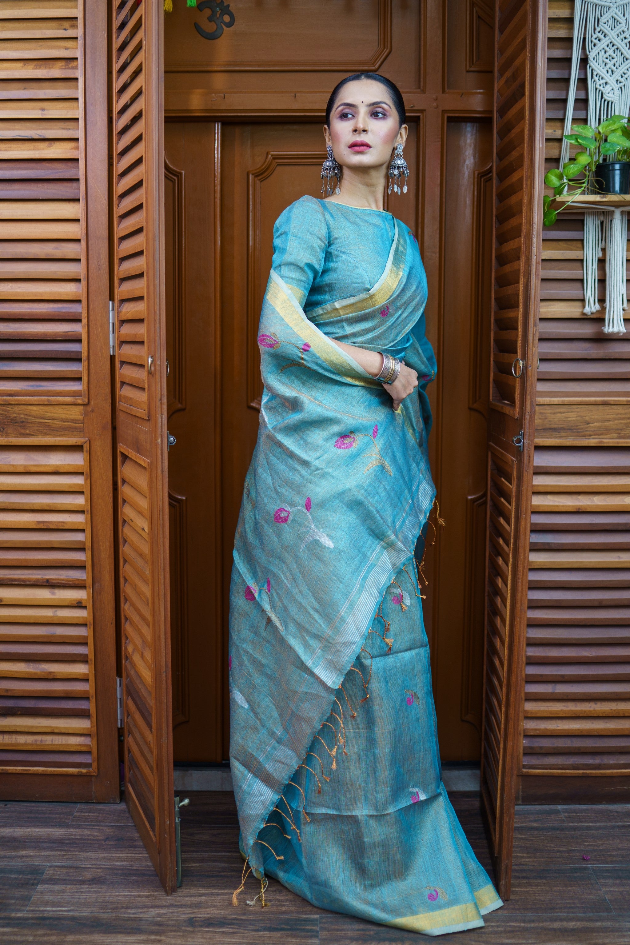 Baby Blue Dual Tone Handwoven Tissue Linen Saree with Tulip Motifs