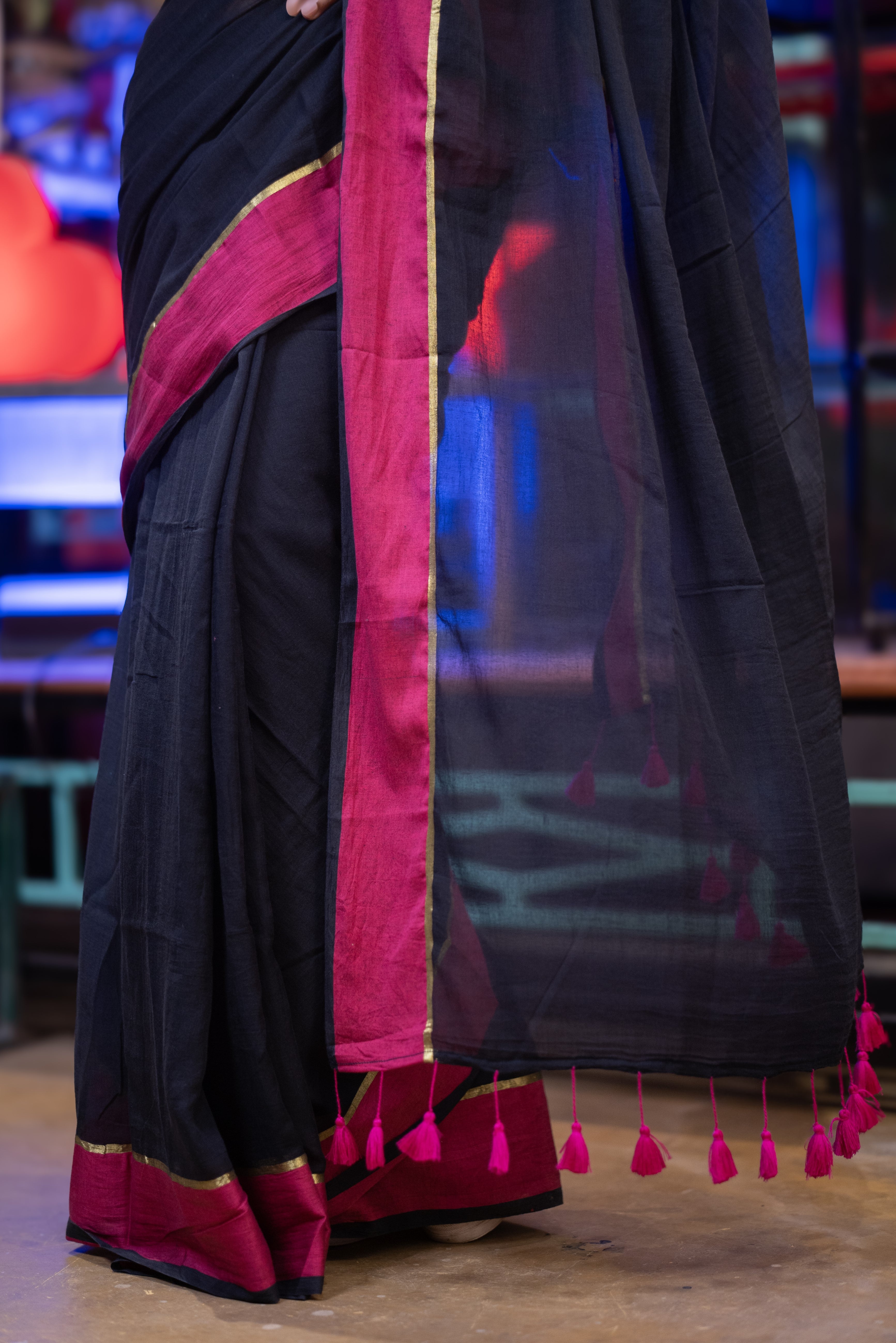 Black Mulmul Cotton Saree With Contrast Blouse