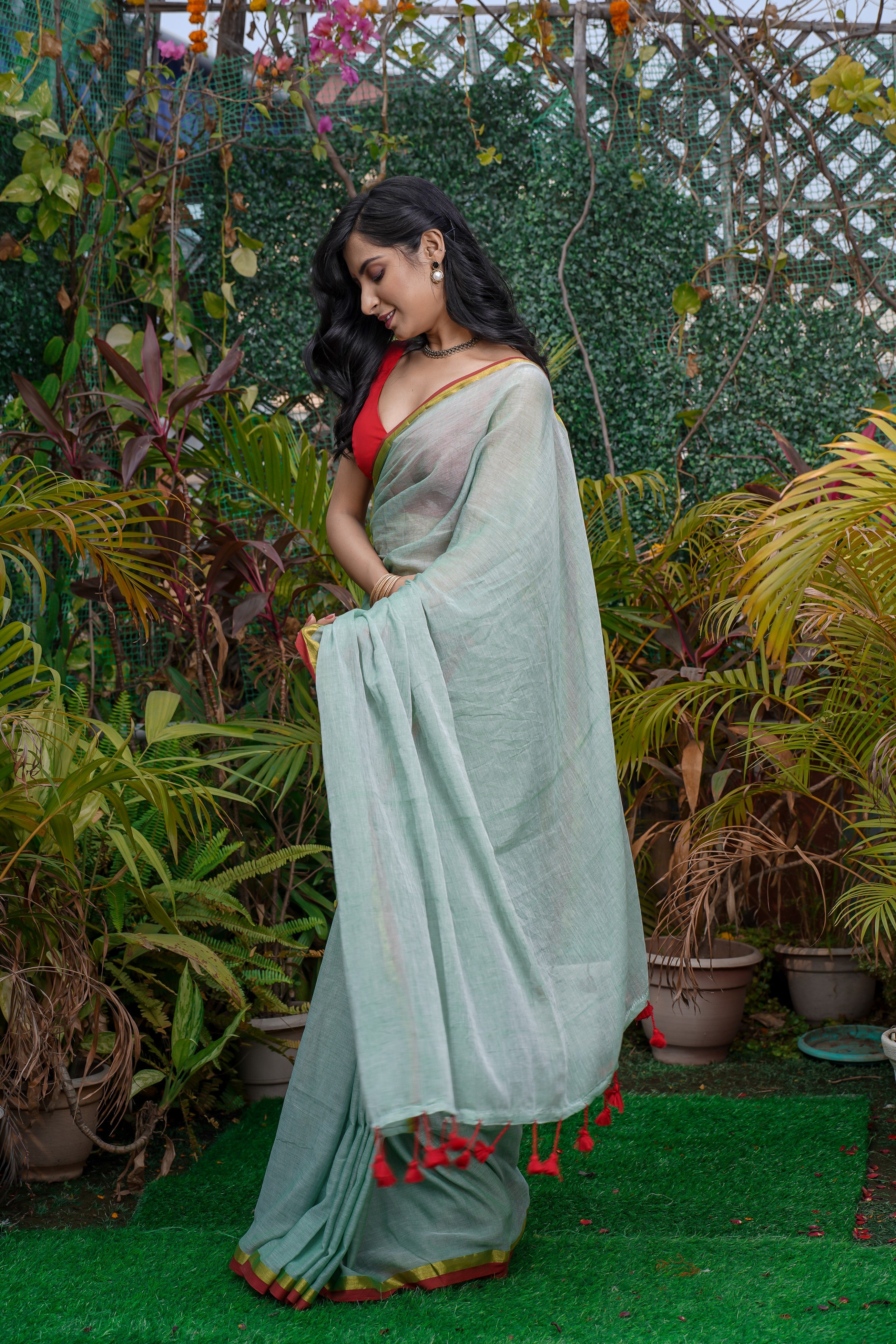 Candet Blue Red & Golden border Mul Mul Cotton Saree With Blouse Piece