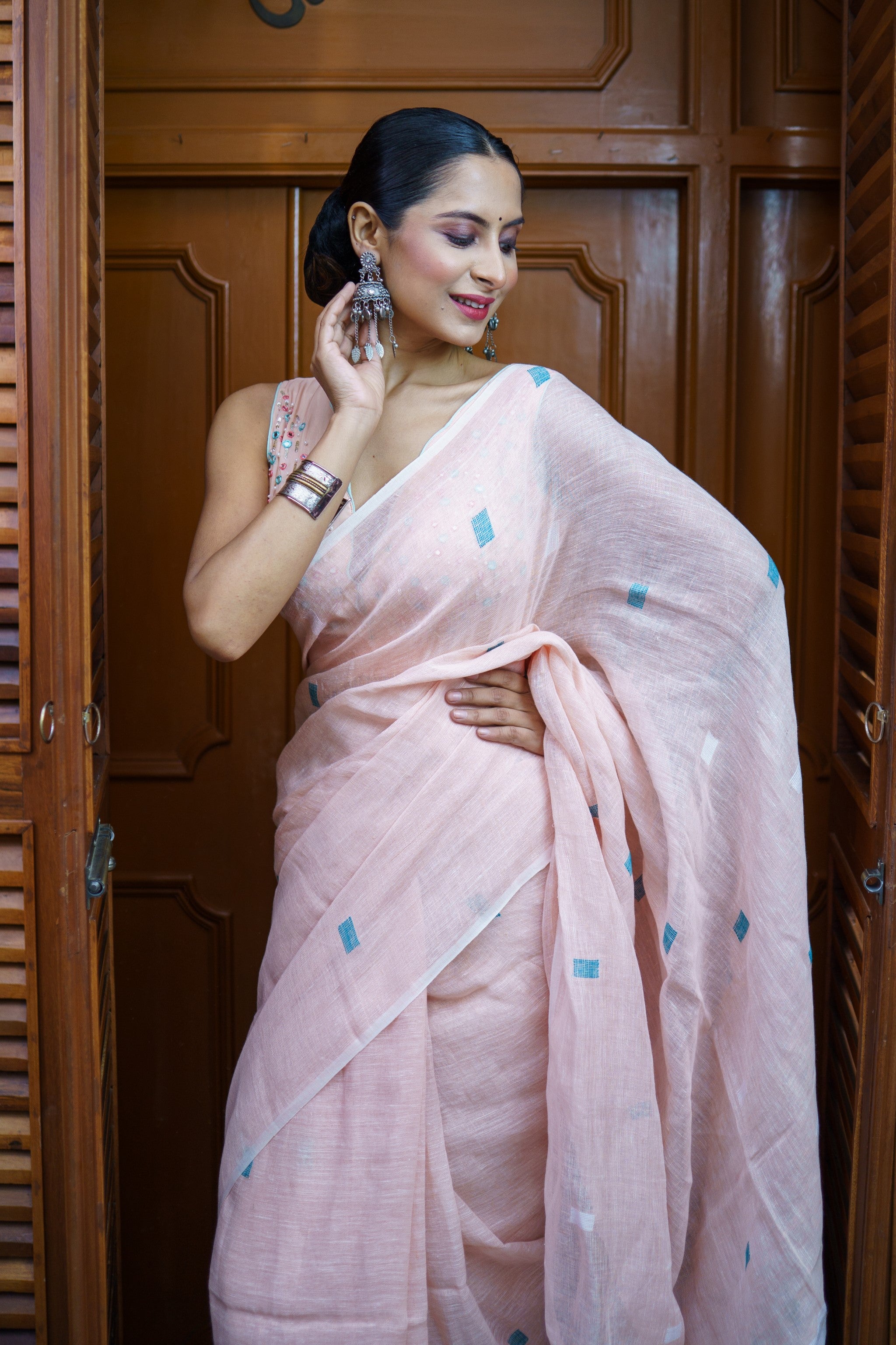 Champagne Handwoven Linen Jamdani Saree with Bird Motifs