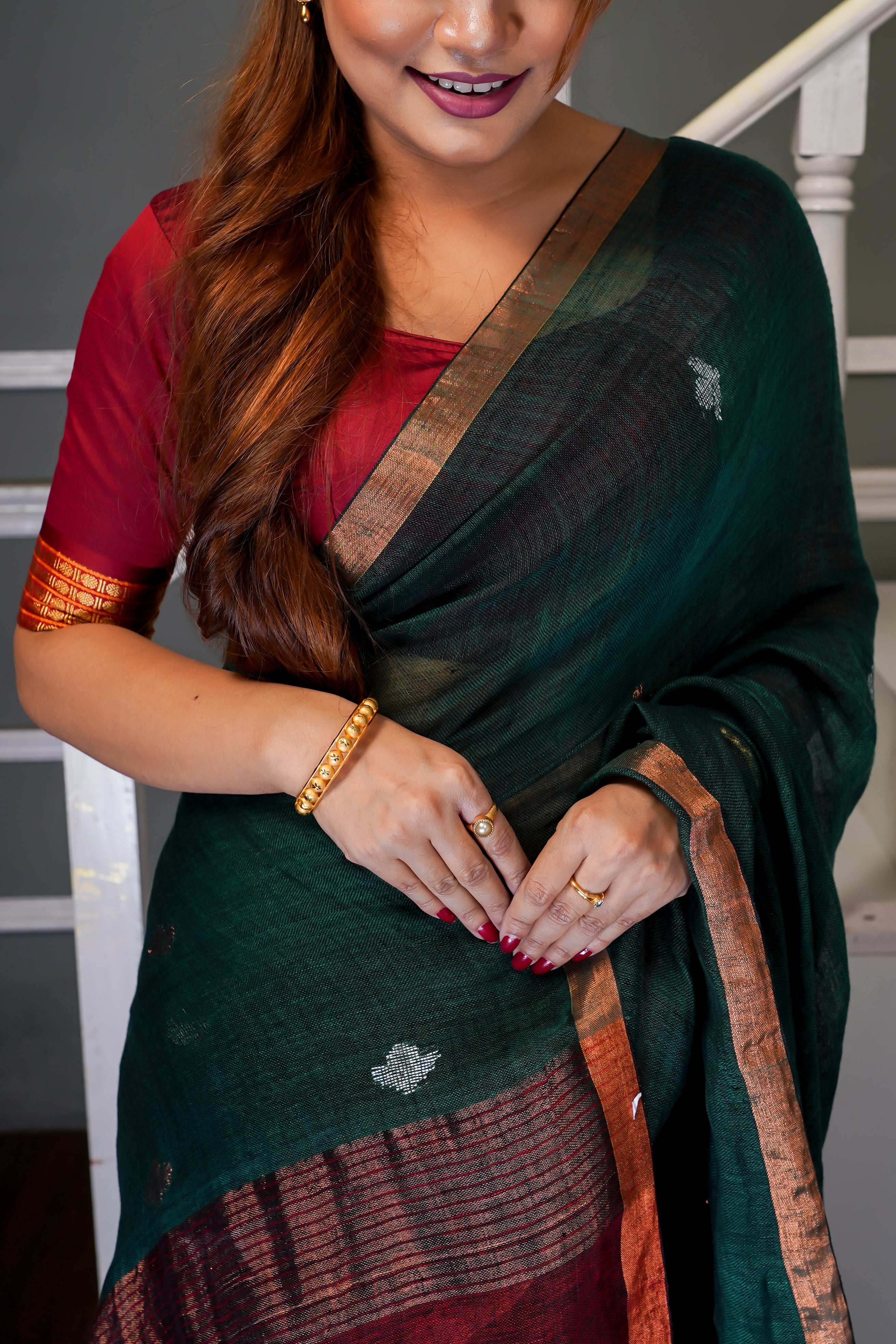 Green & Maroon Sankha Linen Hand Woven Jamdani Saree
