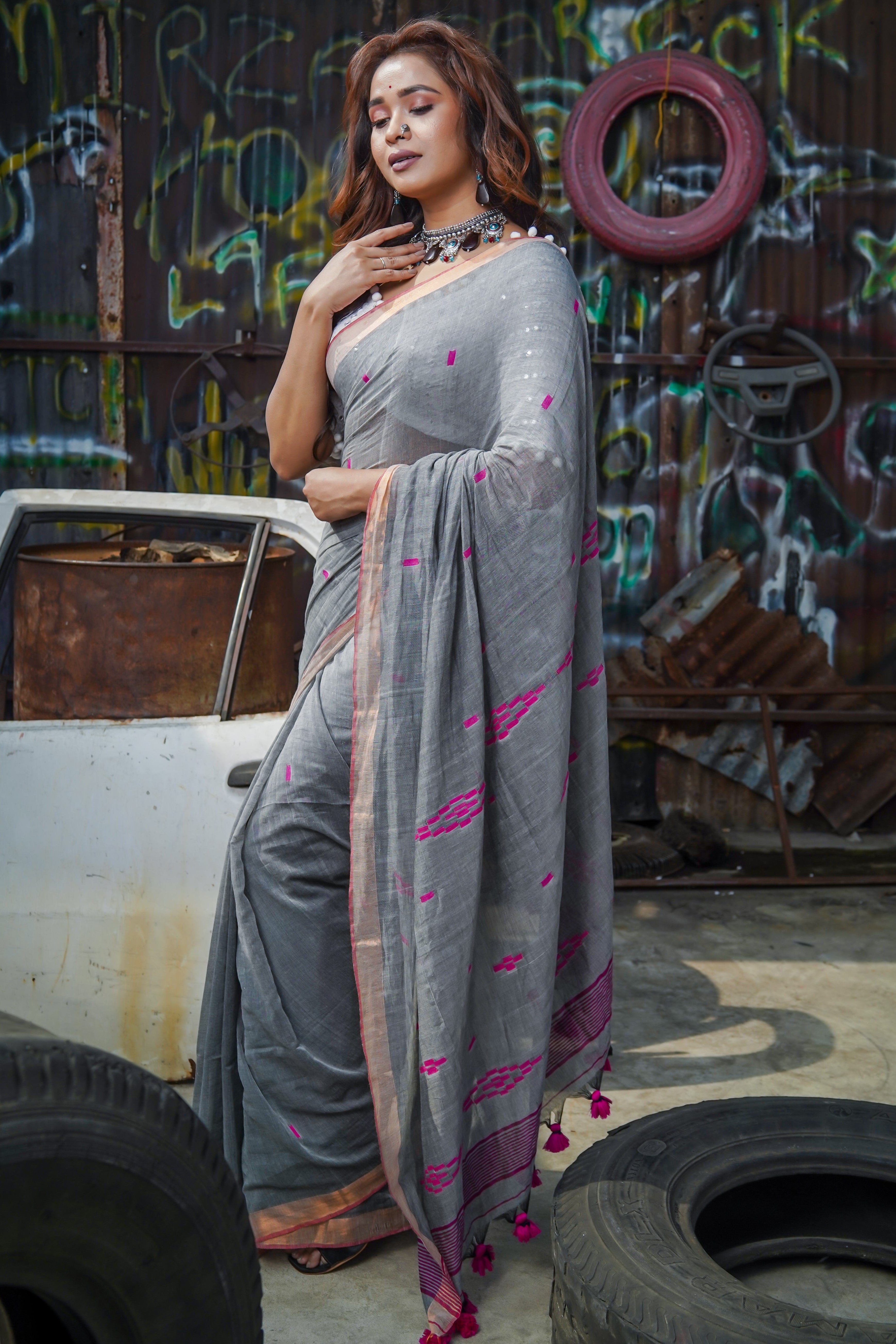 Grey Hand Weaving Mul Mul Cotton Saree