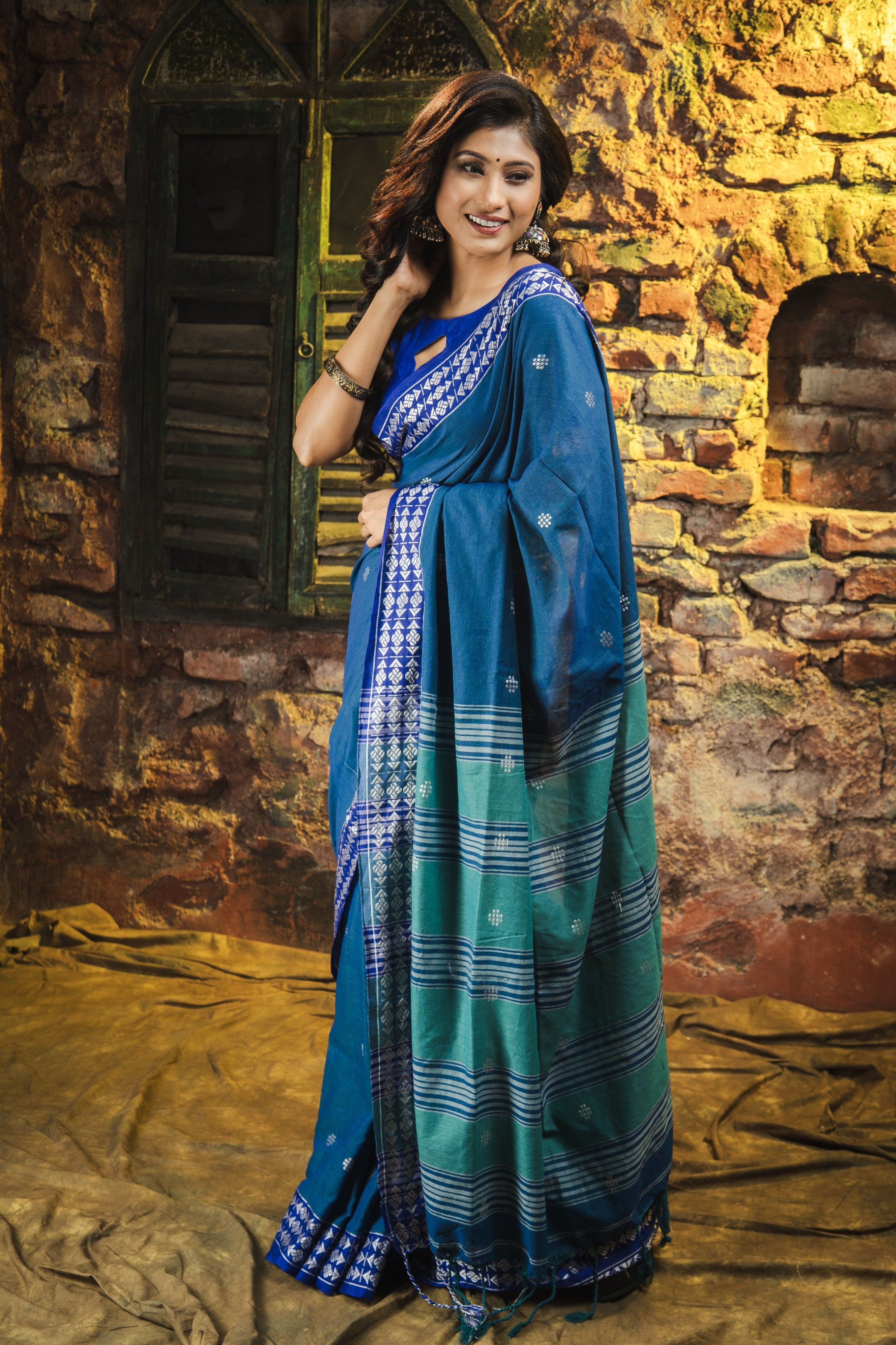 Classic blue Handweaving Pure Cotton Saree with blouse piece